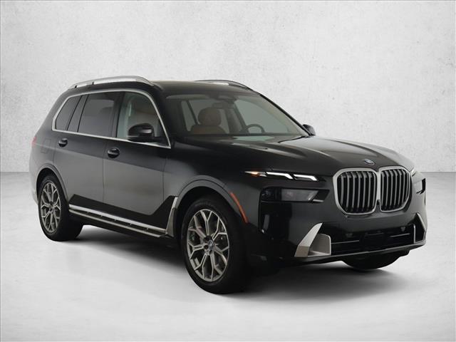 2025 BMW X7 - Image 3