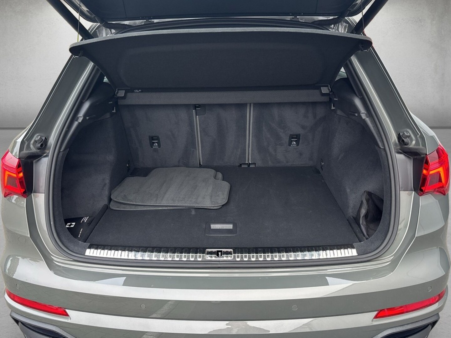 Bild über Audi Q3 S line 40 TFSI quattro S tronic - für weitere Informationen kontaktieren Sie den Audi Partner
