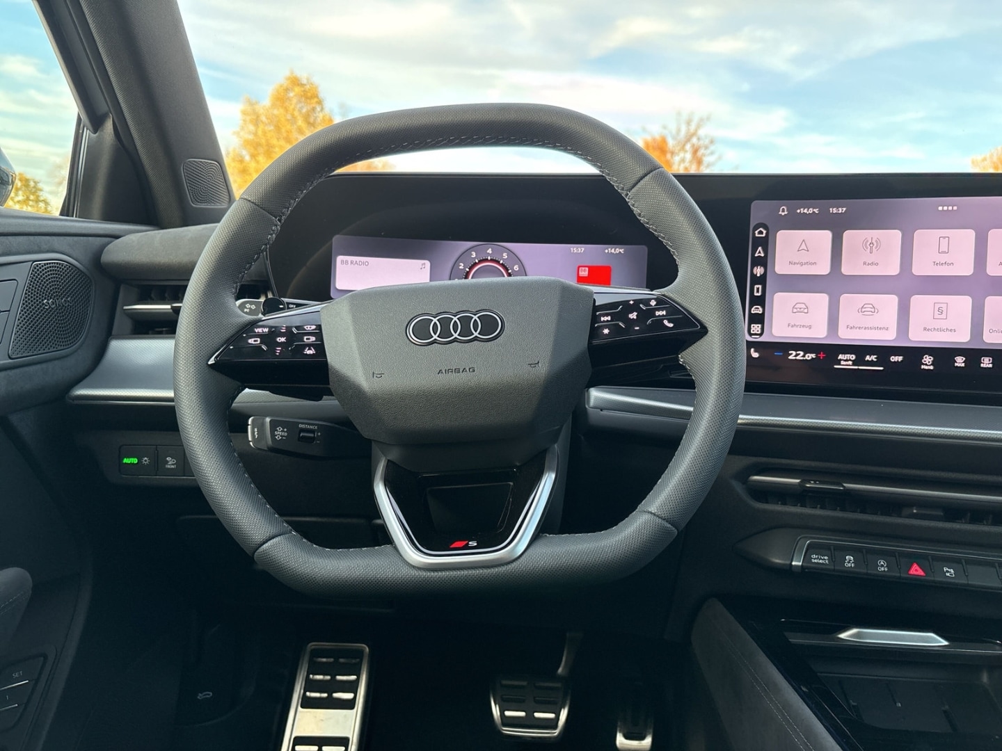 Bild über Audi Q3 SUV TFSI quattro 195 kW S tronic - für weitere Informationen kontaktieren Sie den Audi Partner