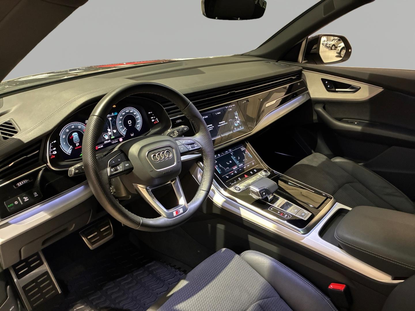 Bild som visar&nbsp;Audi Q8 TFSI e&nbsp;Q8 60 TFSI e quattro S line 462 hk tiptronic - för mer information kontakta din Audi Partner