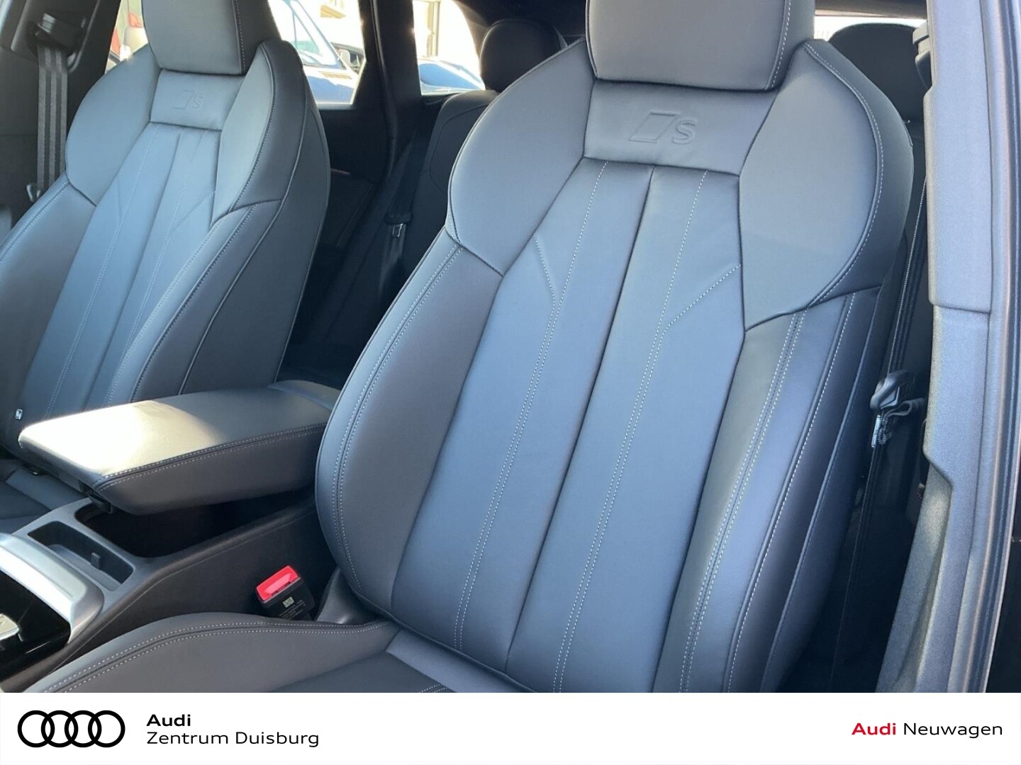 Bild über Audi Q5 SUV TDI quattro 150 kW S tronic - für weitere Informationen kontaktieren Sie den Audi Partner