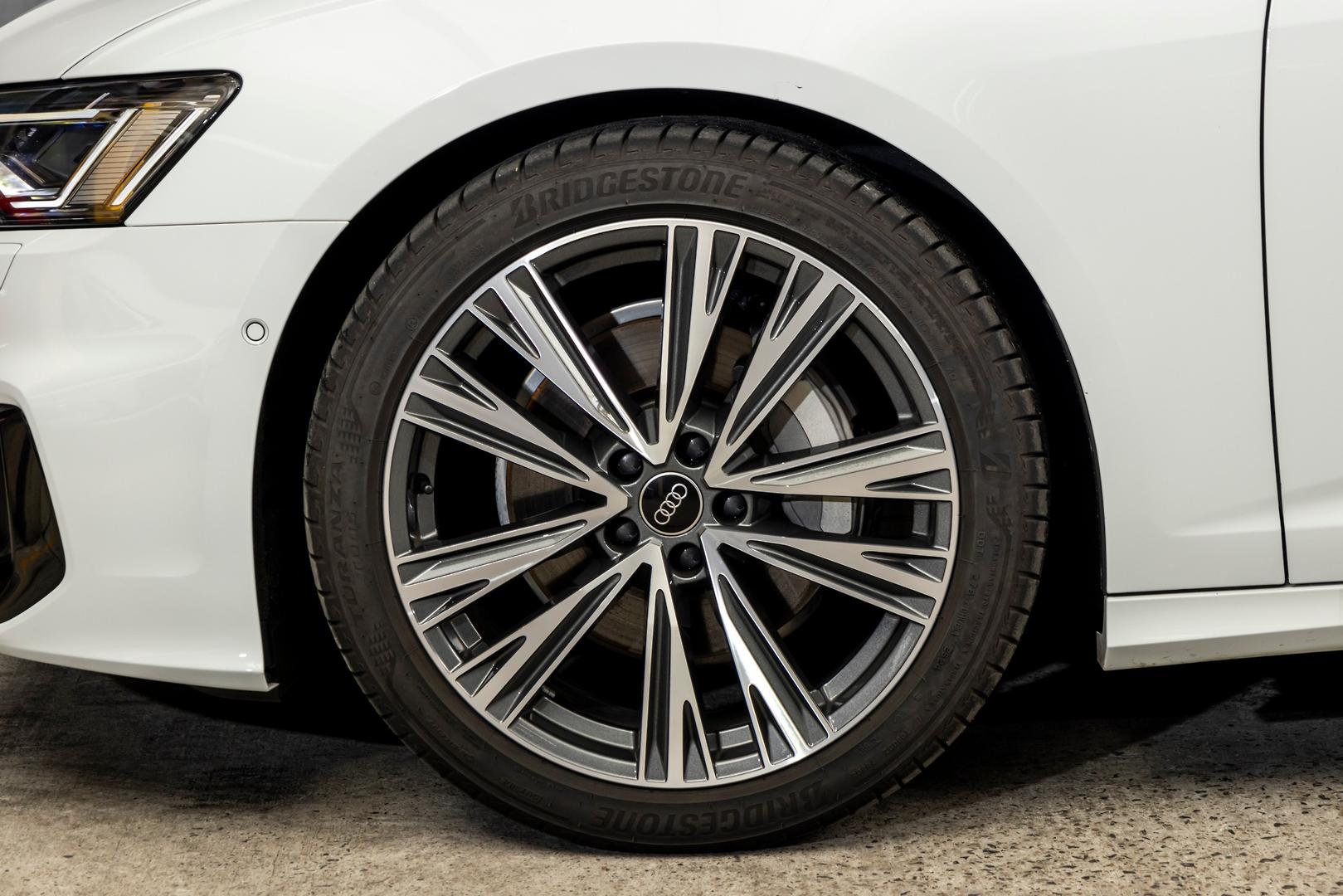 Audi A6 Sedan