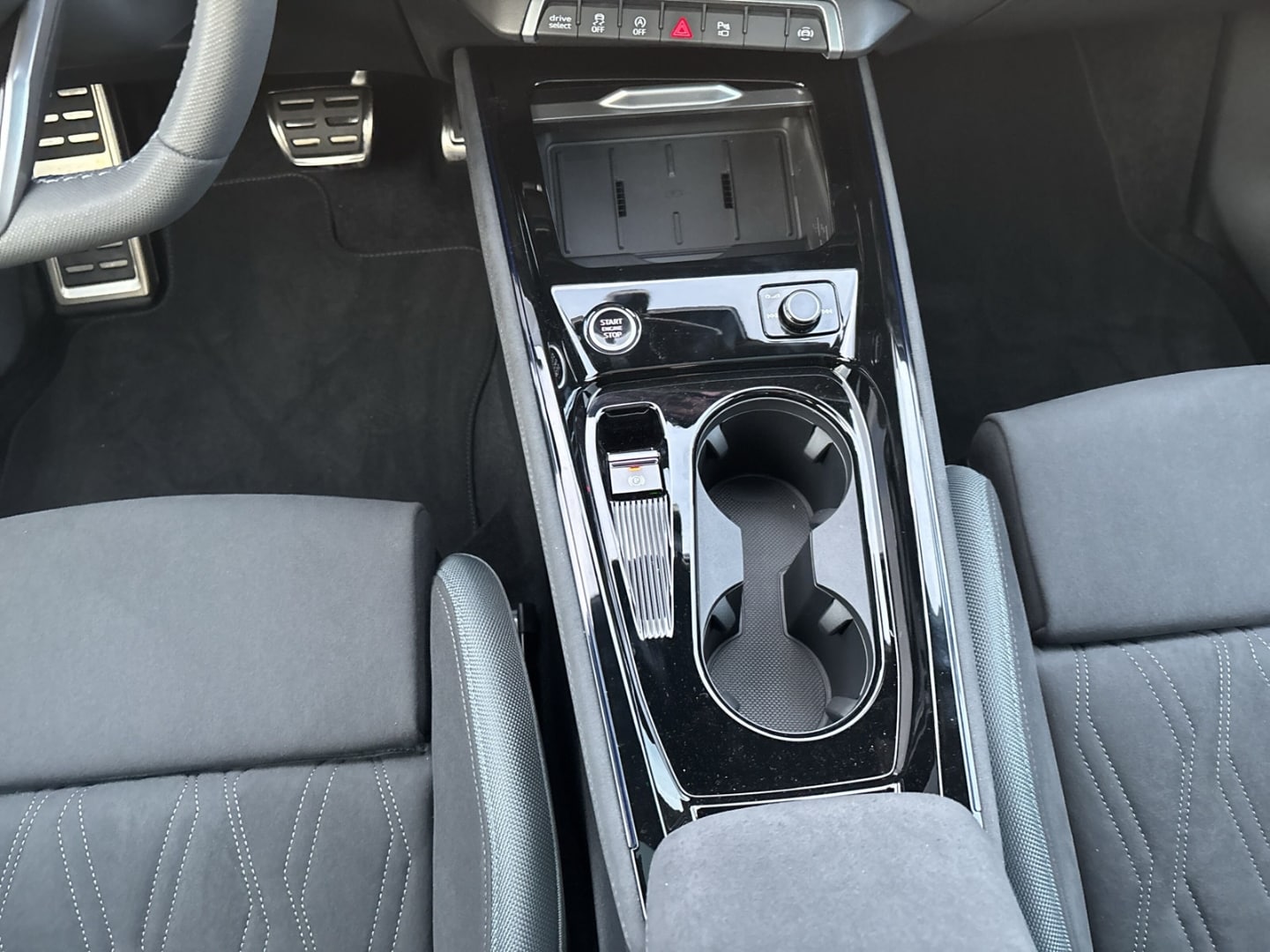 Bild über Audi Q3 SUV TFSI quattro 195 kW S tronic - für weitere Informationen kontaktieren Sie den Audi Partner