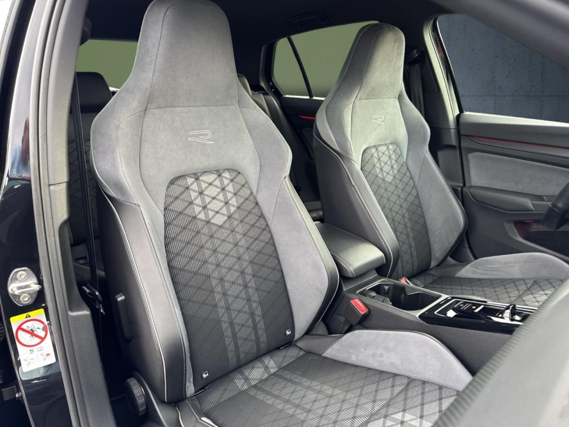 Volkswagen Golf R-Line