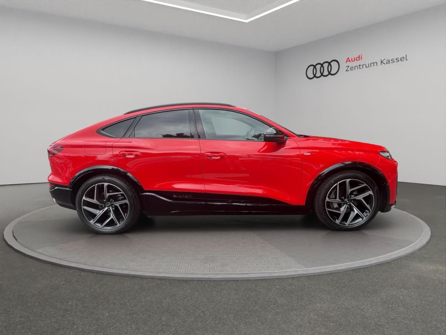 Bild über Audi Q6 Sportback e-tron e-tron performance - für weitere Informationen kontaktieren Sie den Audi Partner