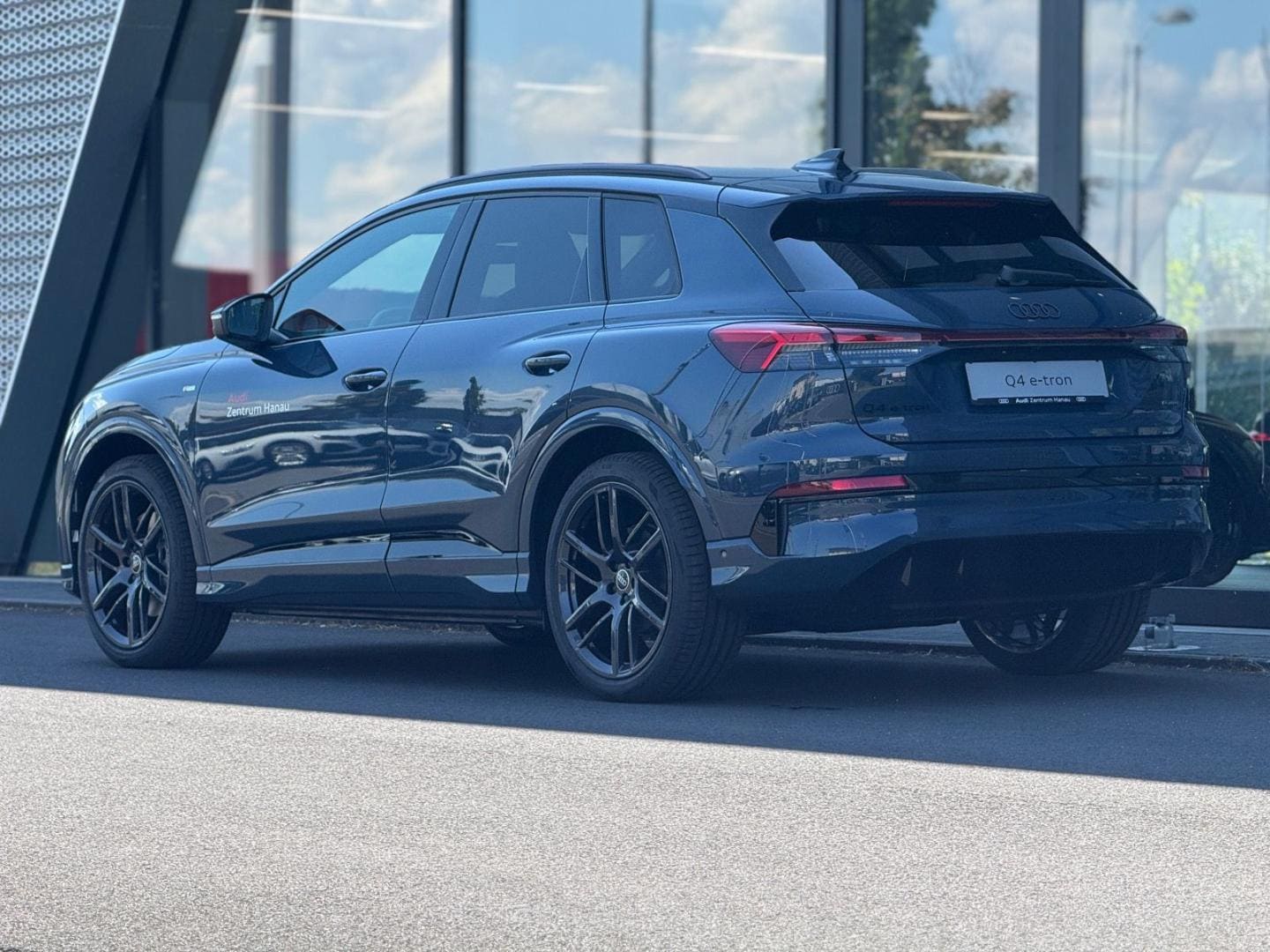 Bild über Audi Q4 SUV e-tron e-tron quattro 220 kW - für weitere Informationen kontaktieren Sie den Audi Partner