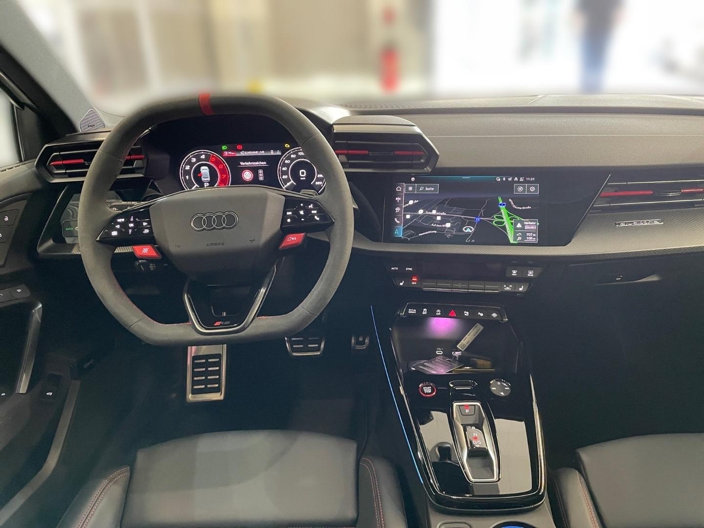 Bild über Audi RS 3 Limousine TFSI quattro S tronic - für weitere Informationen kontaktieren Sie den Audi Partner