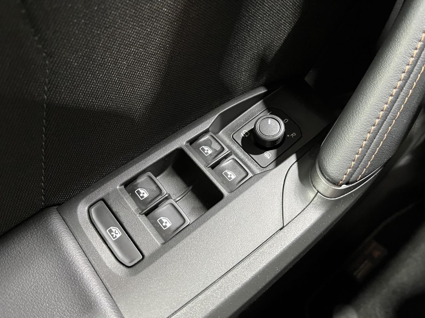 CUPRA Leon Sportstourer 1.5 eTSI DSG 110 kW (150 CV) — photo 17