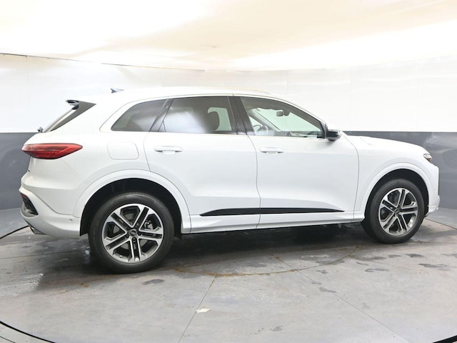 2025 Audi Q5 Premium - Photo 6