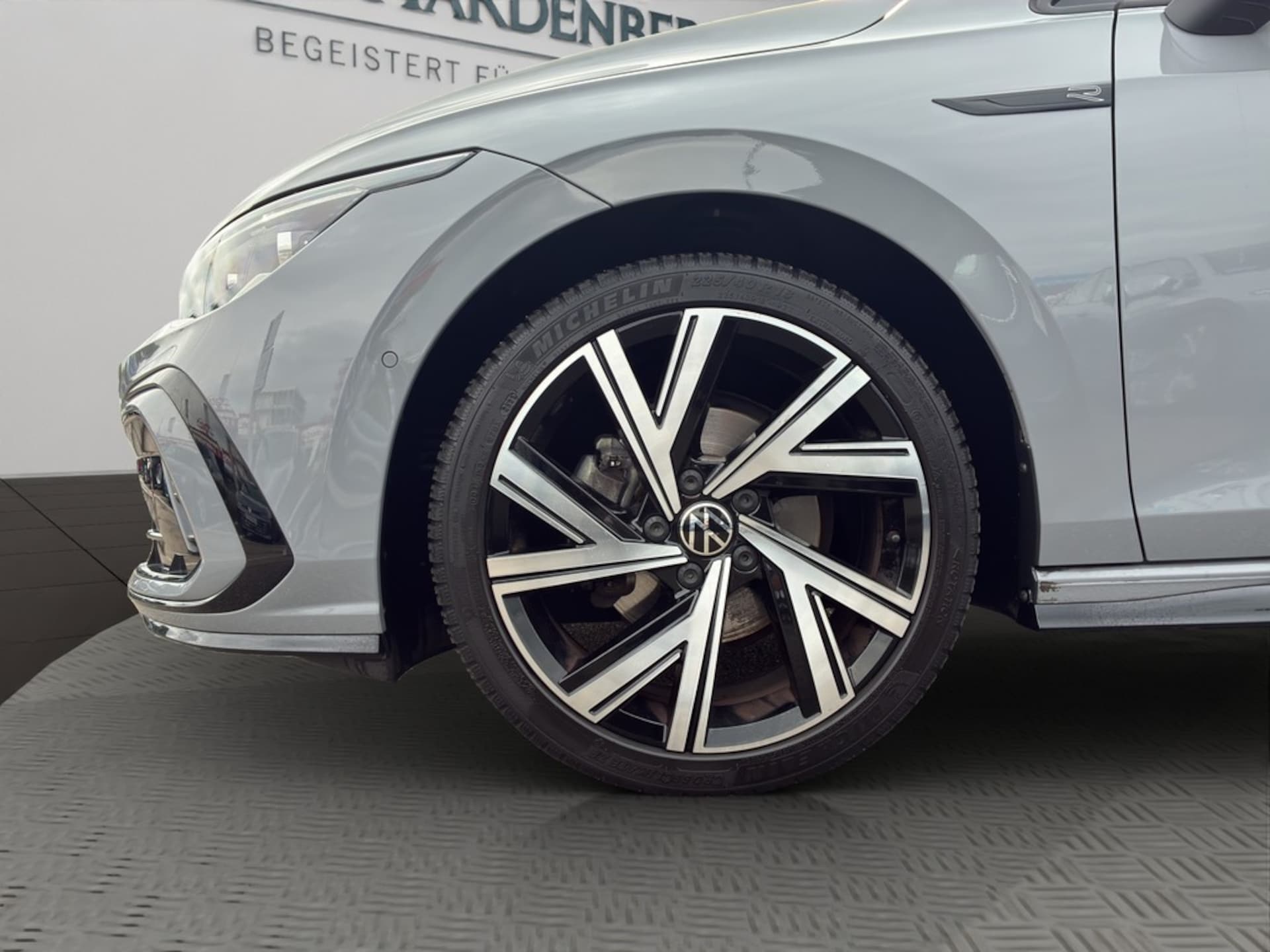 Volkswagen Golf R-Line
