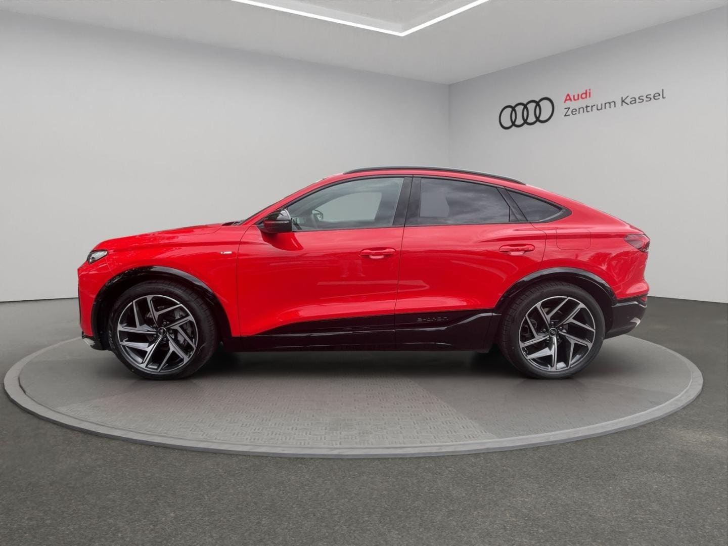 Bild über Audi Q6 Sportback e-tron e-tron performance - für weitere Informationen kontaktieren Sie den Audi Partner