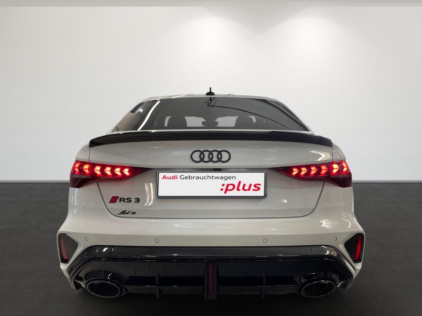 Bild über Audi RS 3 Limousine TFSI quattro S tronic - für weitere Informationen kontaktieren Sie den Audi Partner