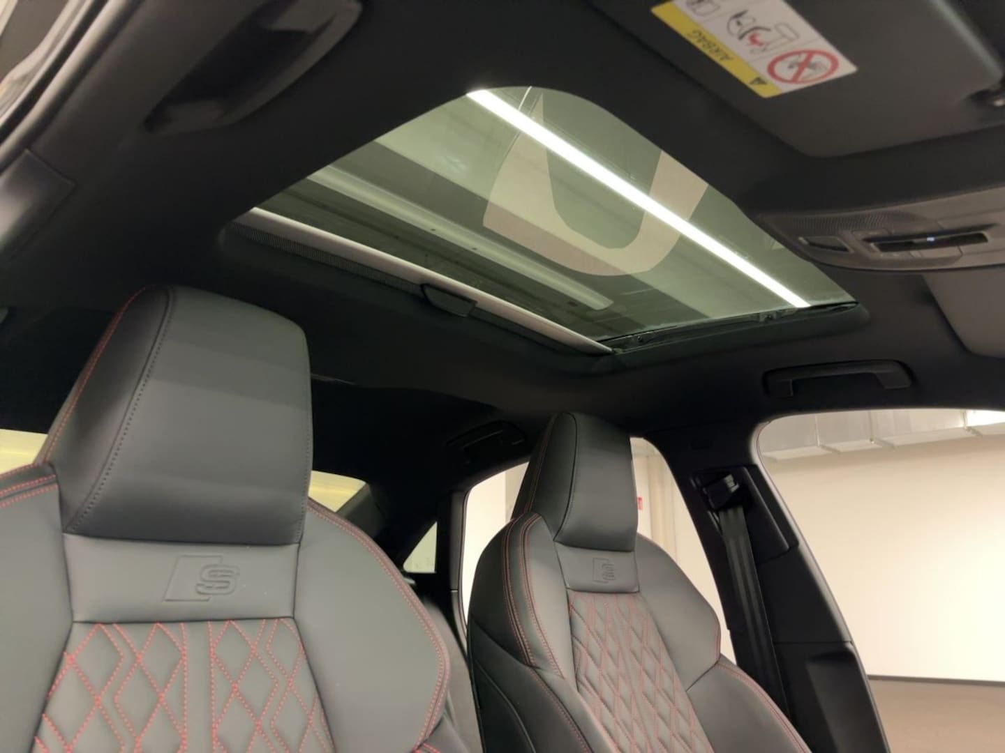 Bild über Audi A3 Limousine S line TFSI S tronic - für weitere Informationen kontaktieren Sie den Audi Partner