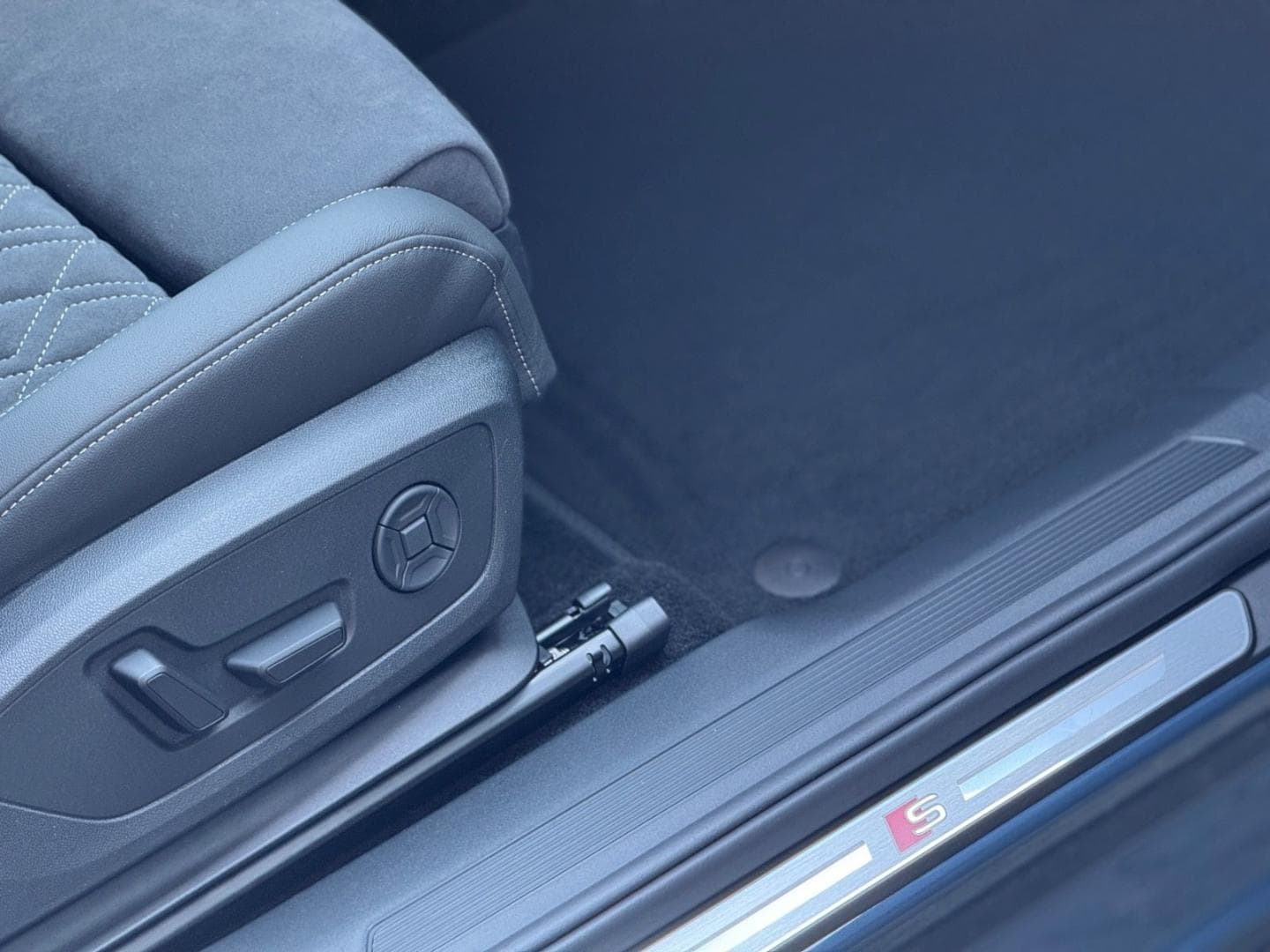 Bild über Audi Q4 SUV e-tron e-tron quattro 220 kW - für weitere Informationen kontaktieren Sie den Audi Partner