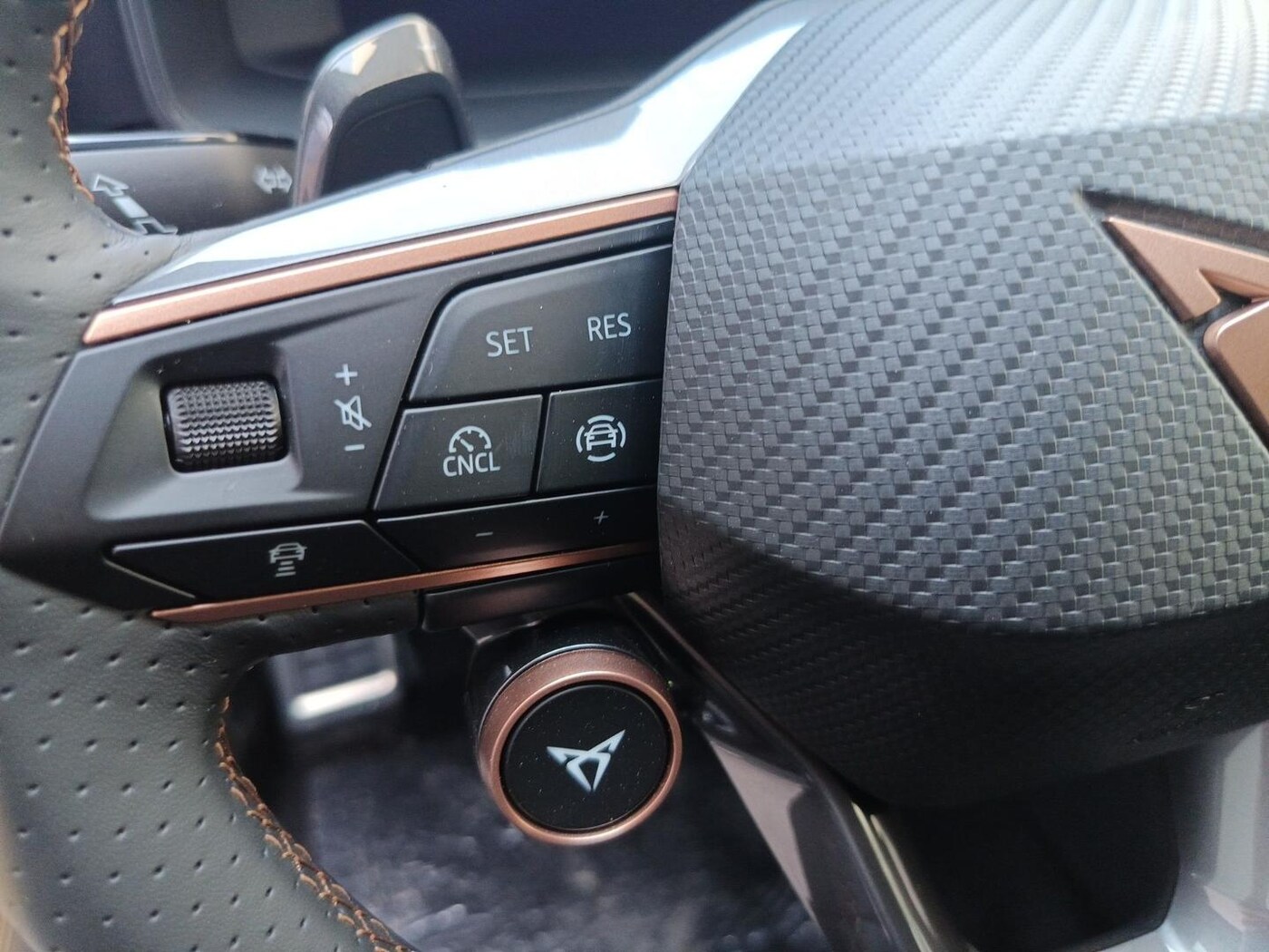 CUPRA Leon León 1.5 eTSI DSG 110 kW (150 CV) — photo 9