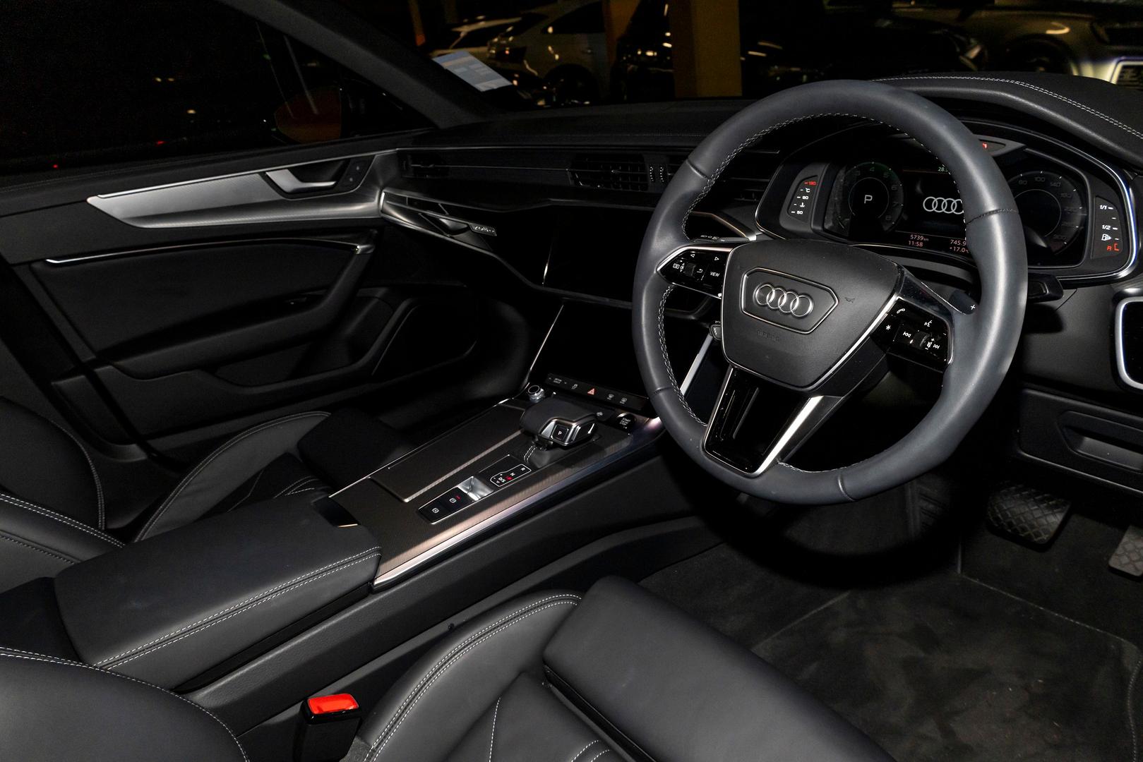 Audi A6 Sedan