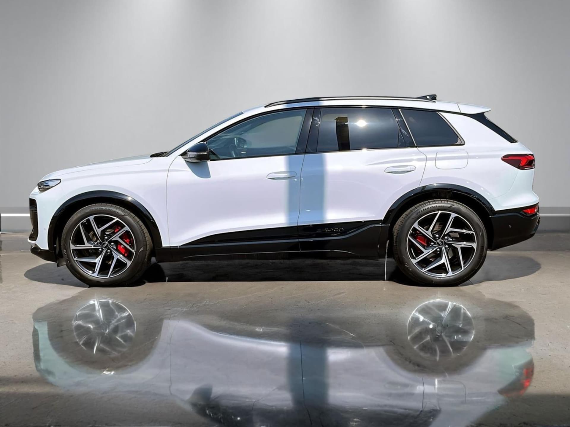 Audi SQ6 SUV e-tron