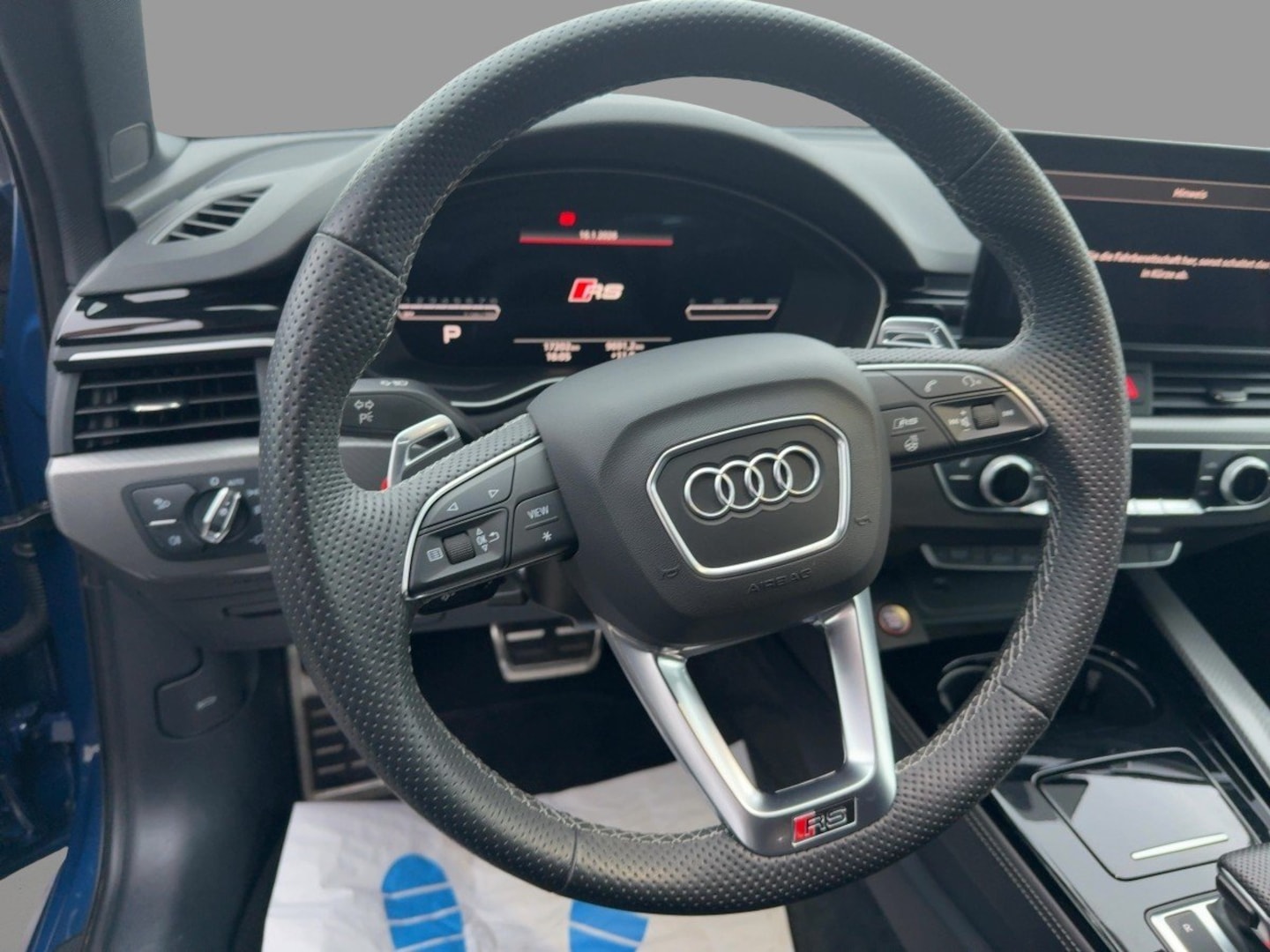 Bild über Audi RS 4 Avant TFSI quattro tiptronic - für weitere Informationen kontaktieren Sie den Audi Partner