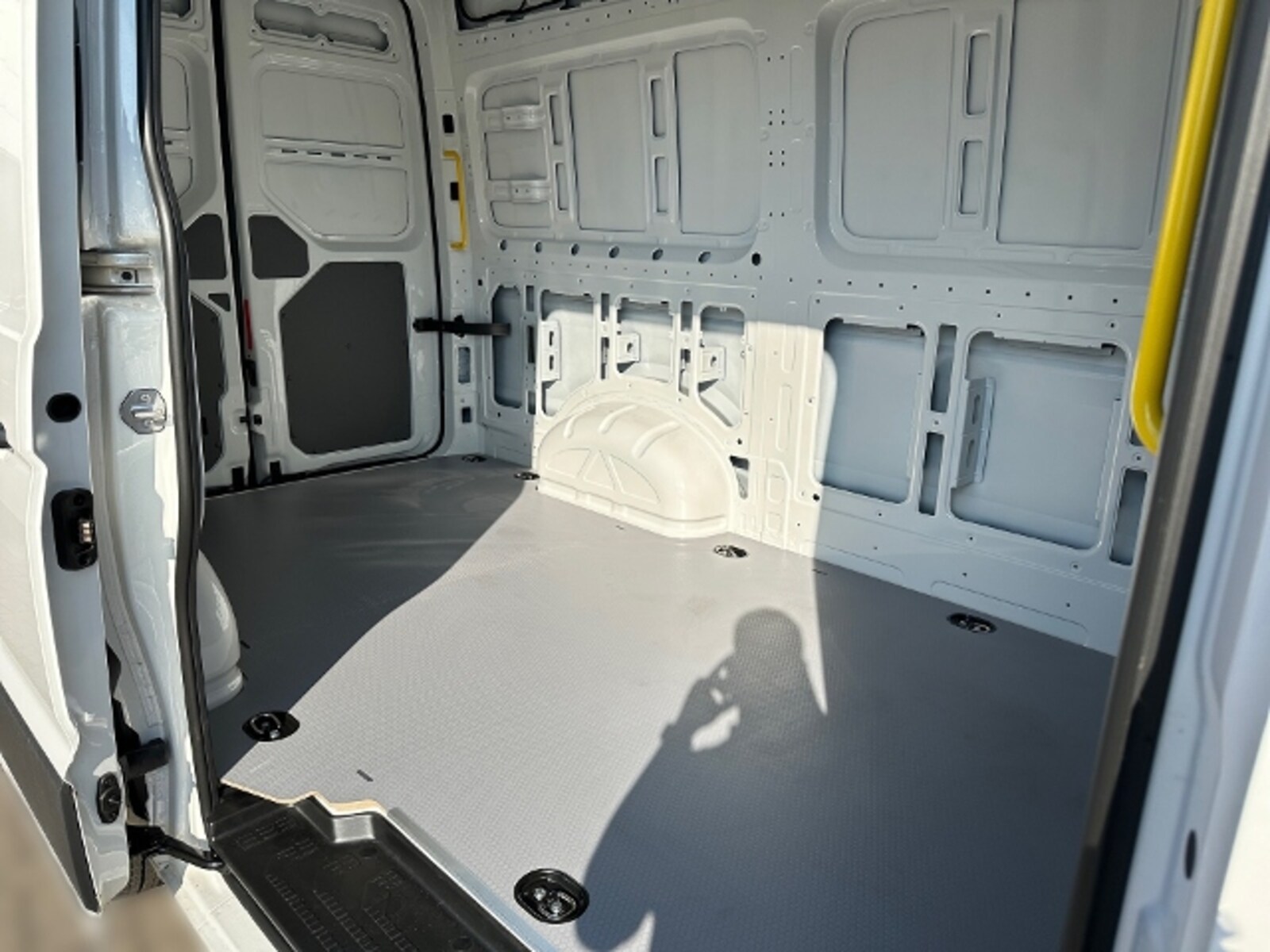 Volkswagen Crafter Kasten mittlerer Radstand – Bild 15