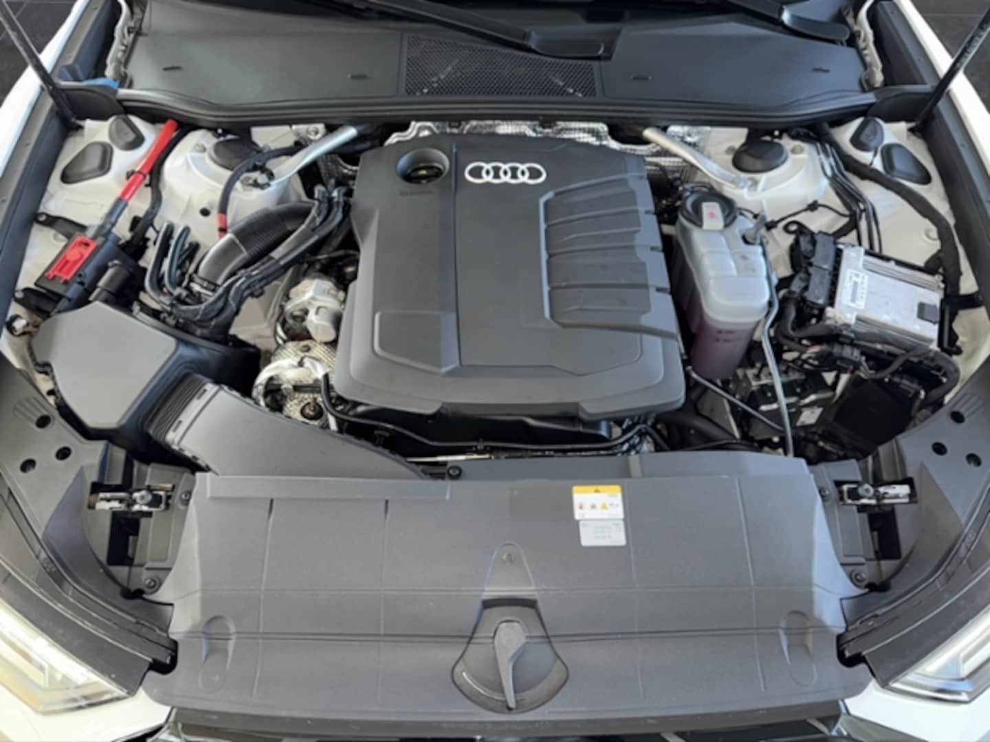 Bild über Audi A6 Avant S line 40 TDI quattro S tronic - für weitere Informationen kontaktieren Sie den Audi Partner