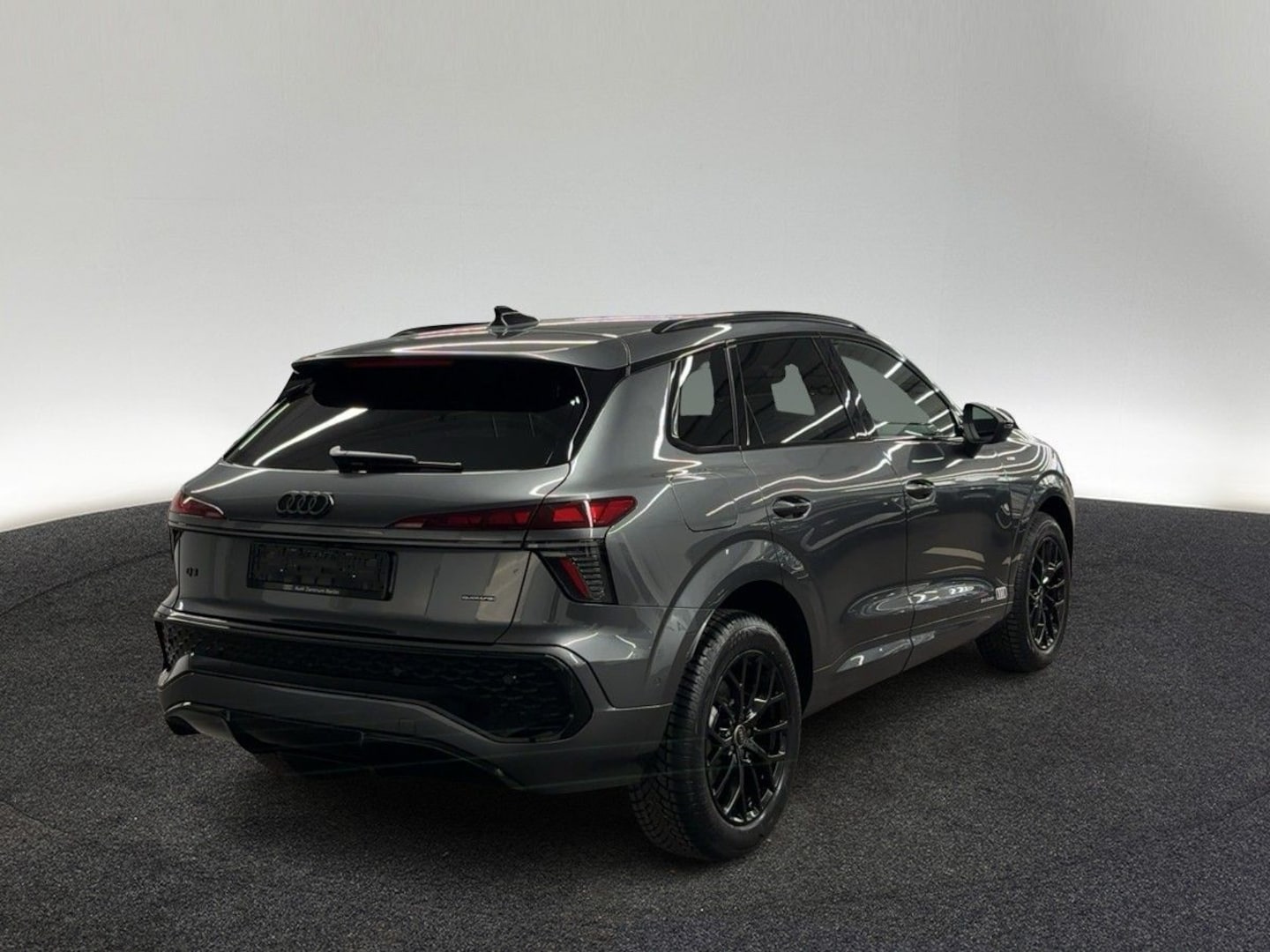 Bild über Audi Q3 SUV TFSI quattro 195 kW S tronic - für weitere Informationen kontaktieren Sie den Audi Partner