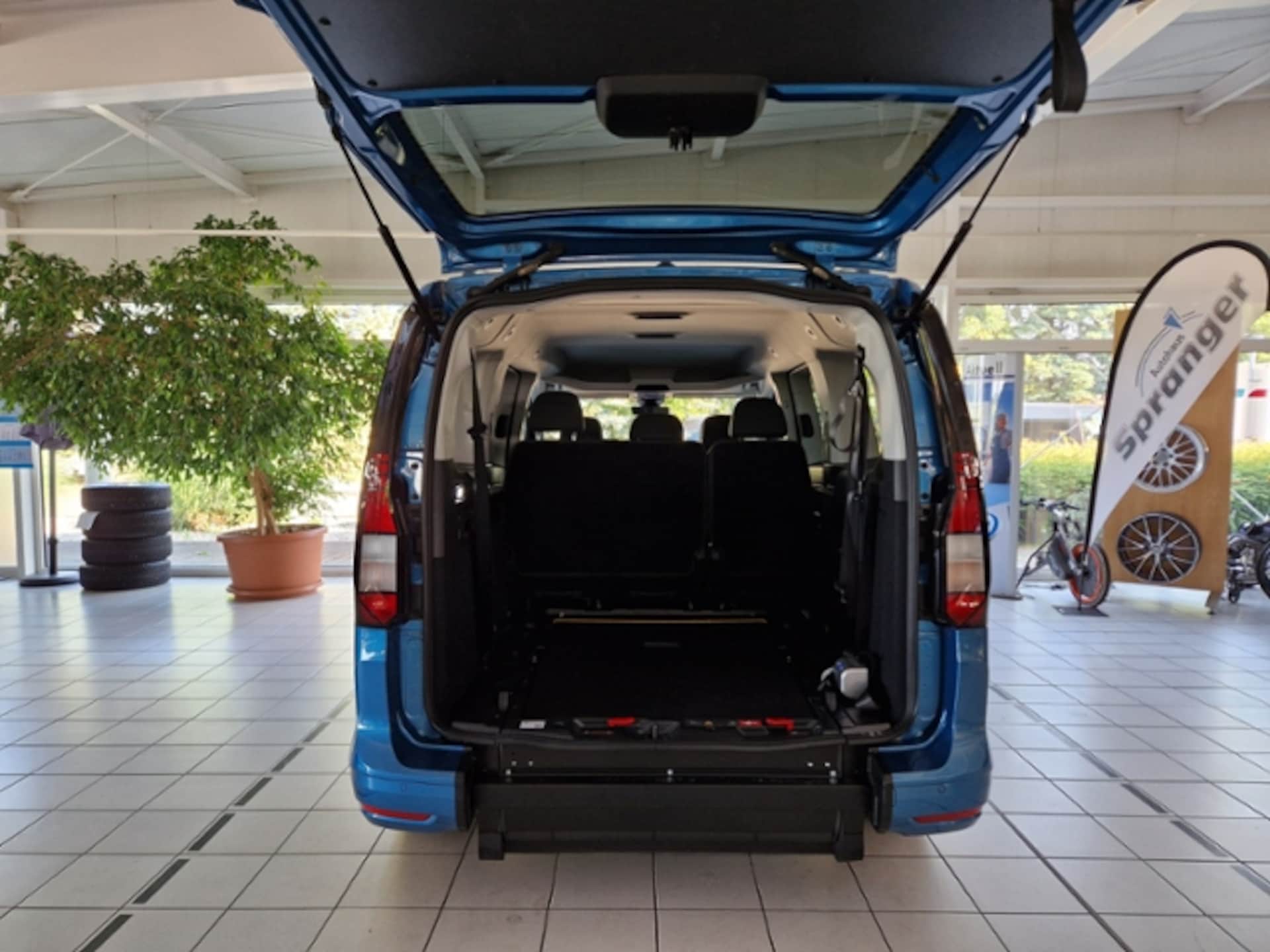 Volkswagen Caddy Maxi Basis-Modell