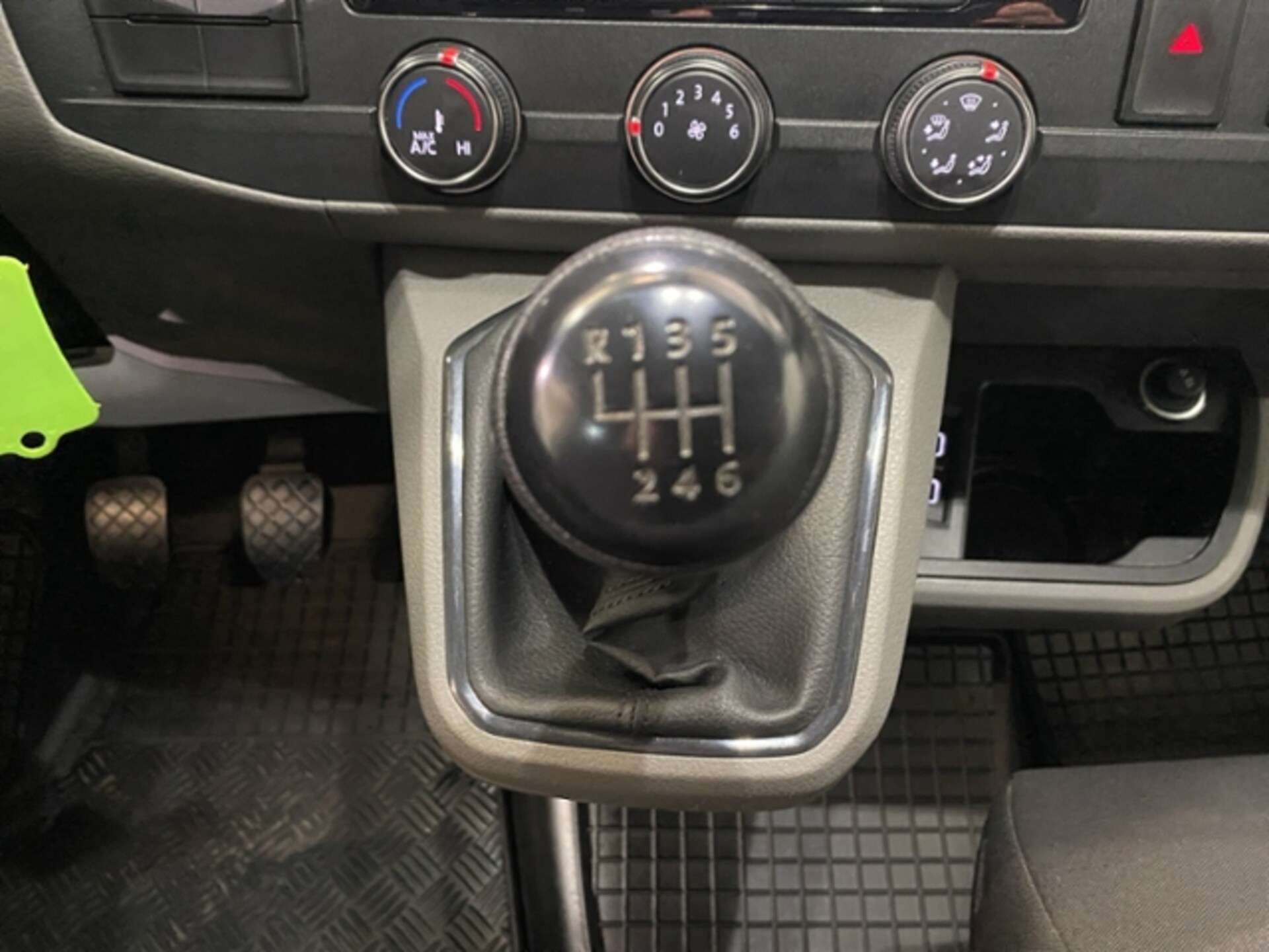 Volkswagen T6.1 Transporter Kombi langer Radstand