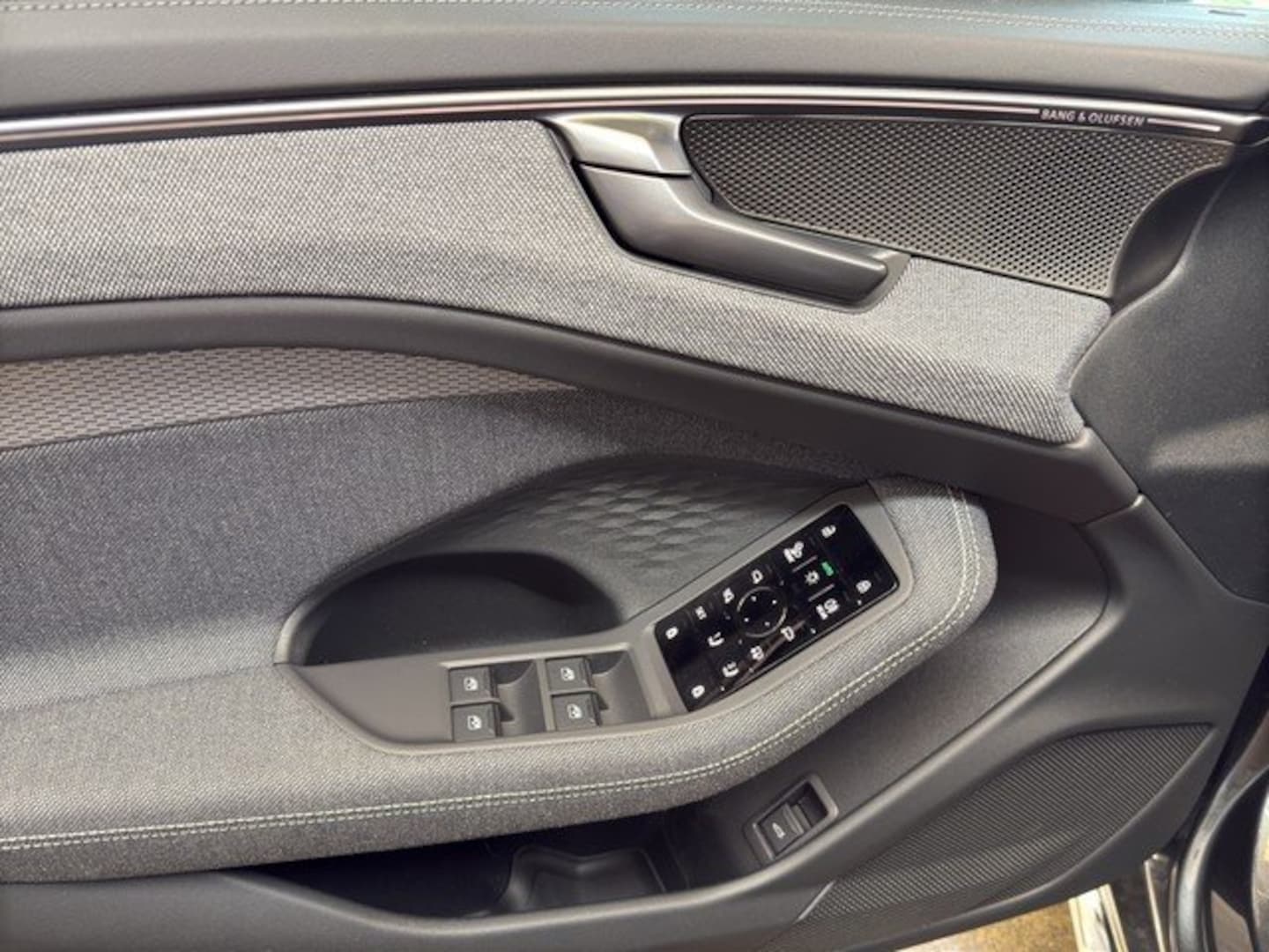 Bild über Audi A6 Avant edition one TDI quattro 150 kWS tronic - für weitere Informationen kontaktieren Sie den Audi Partner