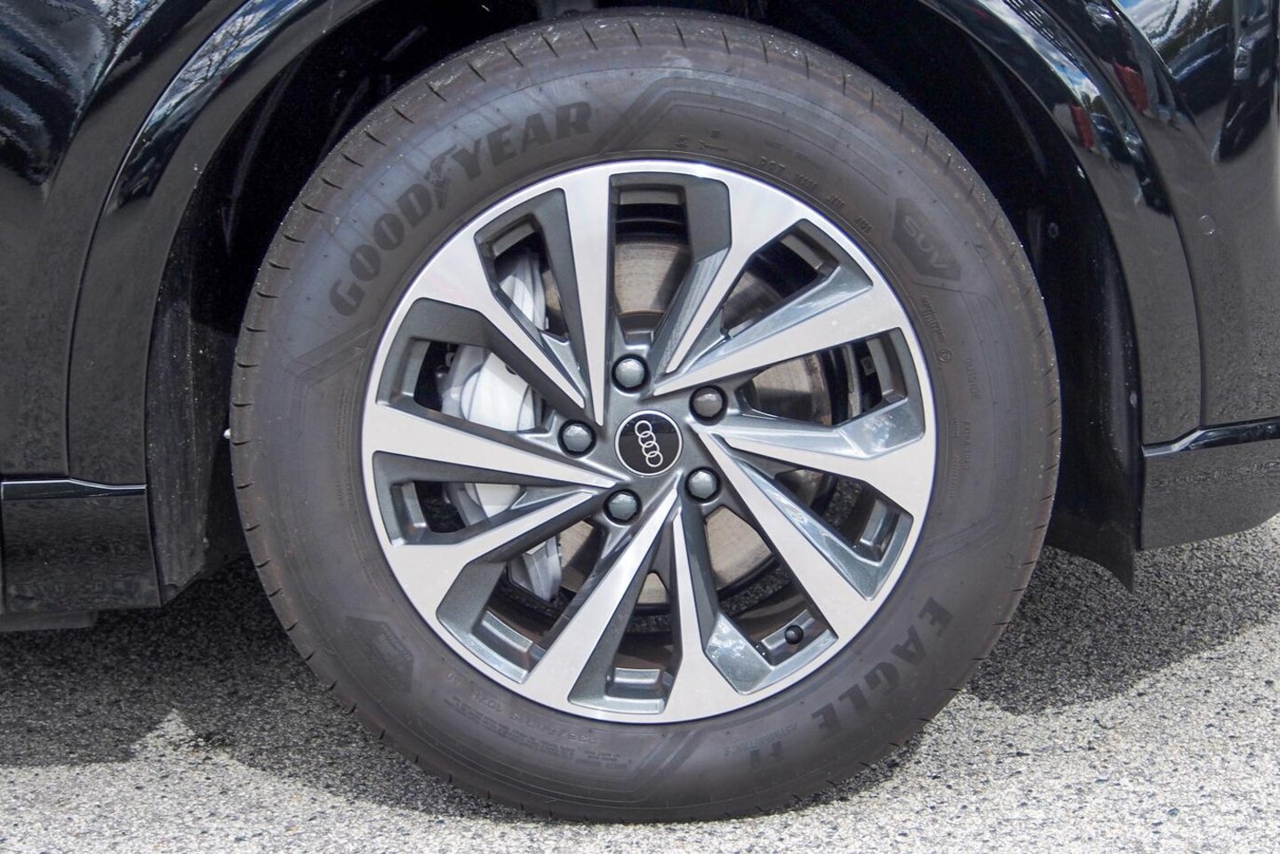 Image about Audi Q6 SUV e-tron e-tron