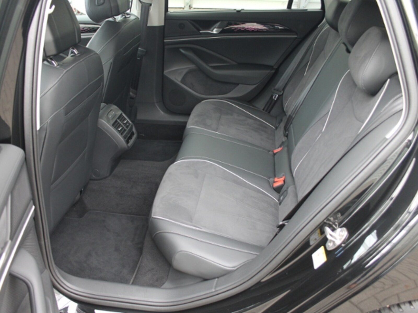 Volkswagen Passat – Bild 12