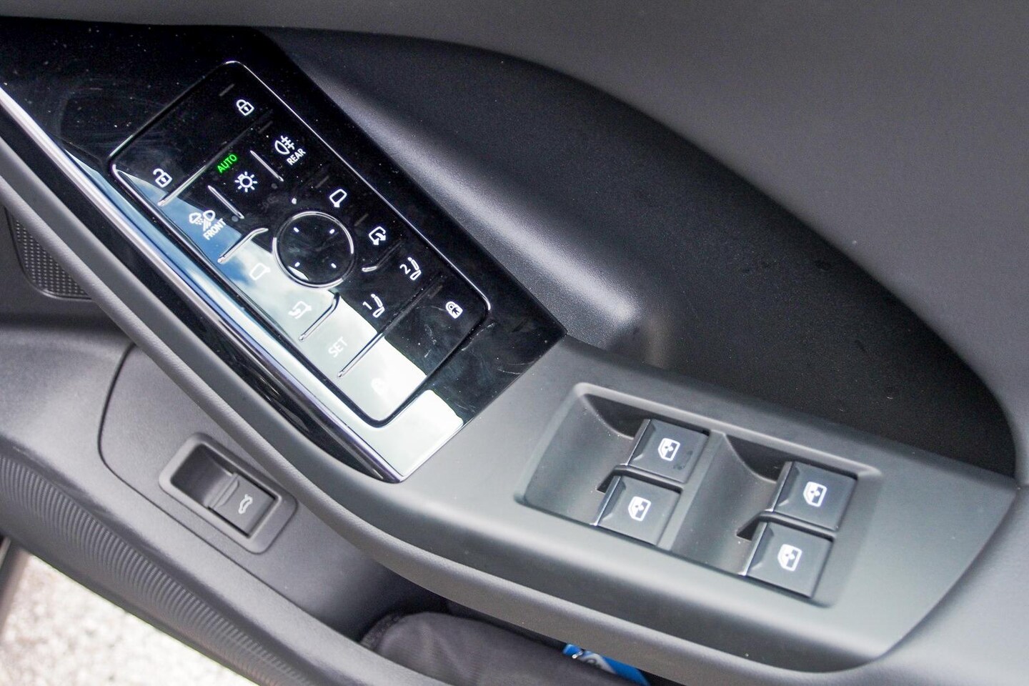 Image about Audi Q6 SUV e-tron e-tron