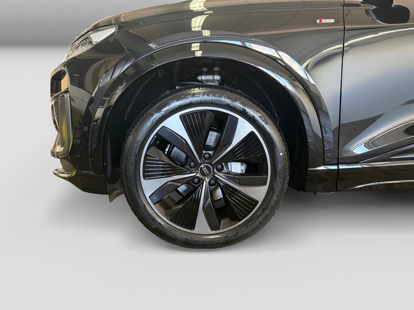 Bild über Audi Q6 SUV e-tron S line business e-tron performance 225 kW - für weitere Informationen kontaktieren Sie den Audi Partner