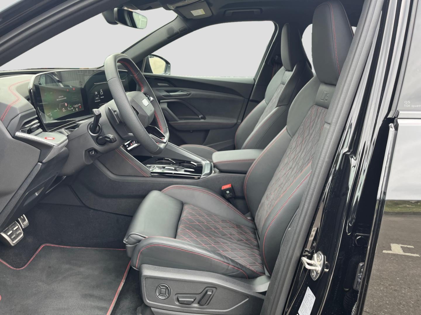 Bild über Audi Q5 SUV TDI quattro 150 kW S tronic - für weitere Informationen kontaktieren Sie den Audi Partner