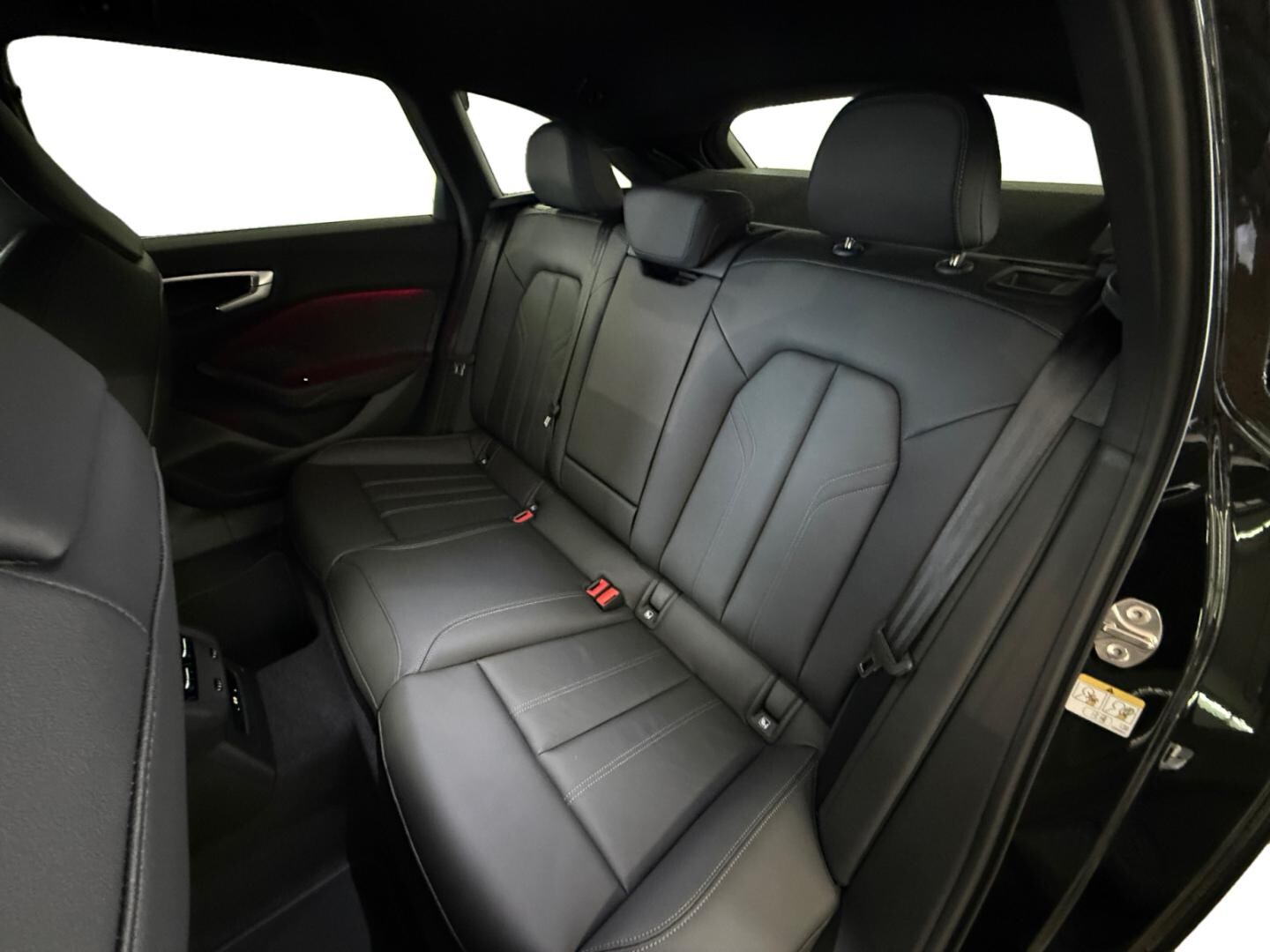 Bild über Audi A5 Avant e-hybrid e-hybrid quattro 220 kW S tronic - für weitere Informationen kontaktieren Sie den Audi Partner