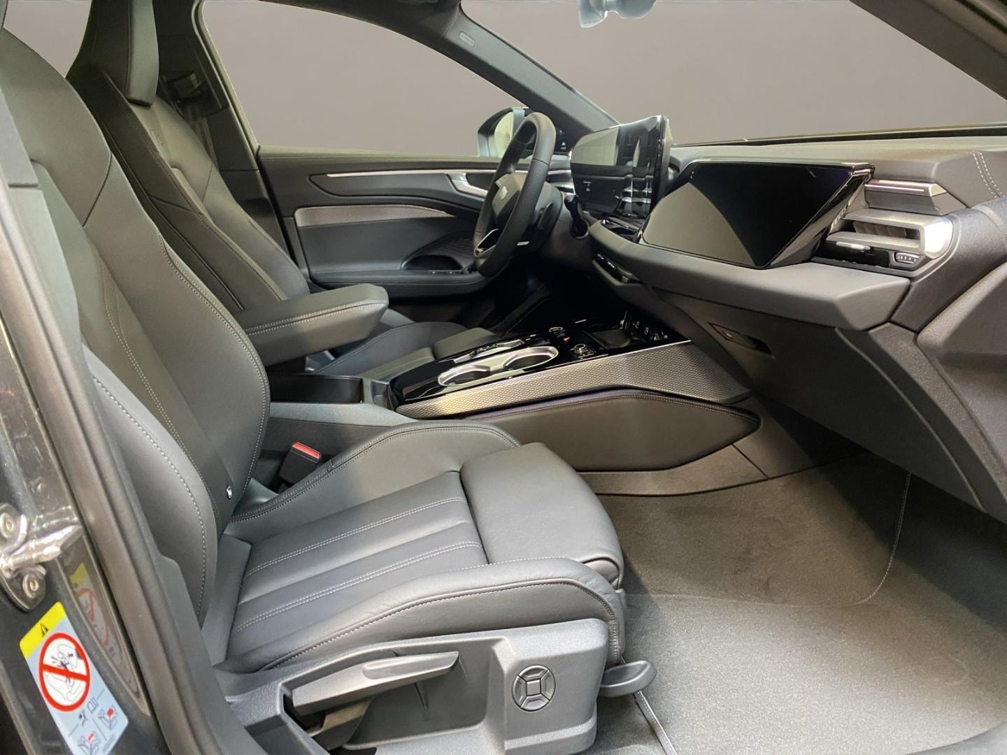 Bild über Audi A6 Avant TDI 150 kW S tronic - für weitere Informationen kontaktieren Sie den Audi Partner