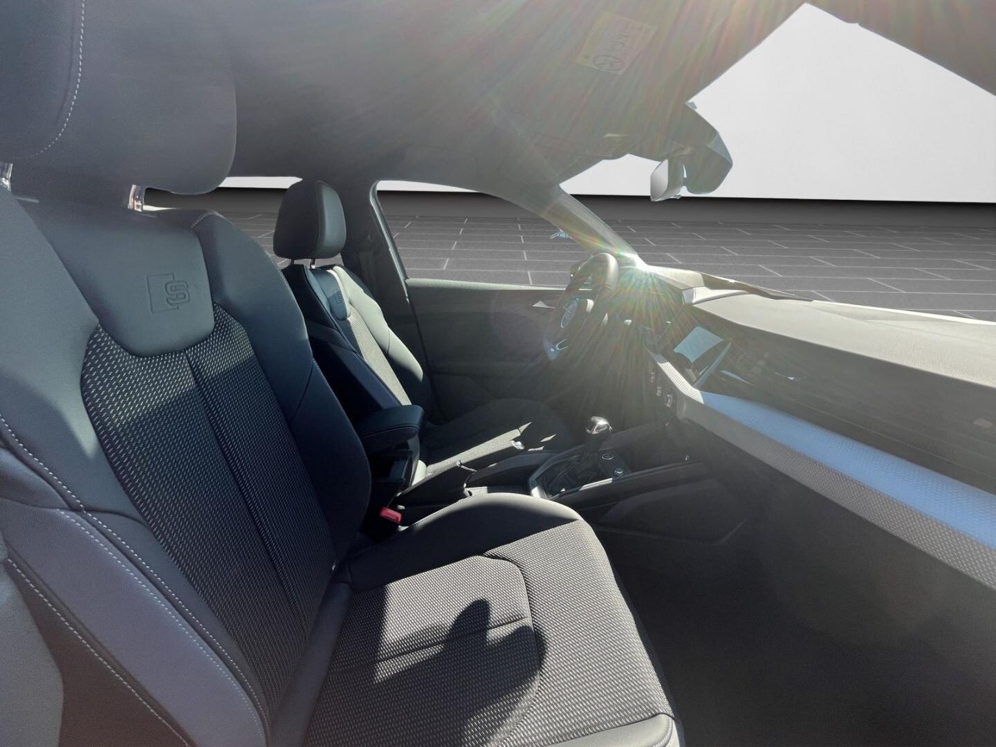 Bild über Audi A1 Sportback S line 30 TFSI S tronic - für weitere Informationen kontaktieren Sie den Audi Partner