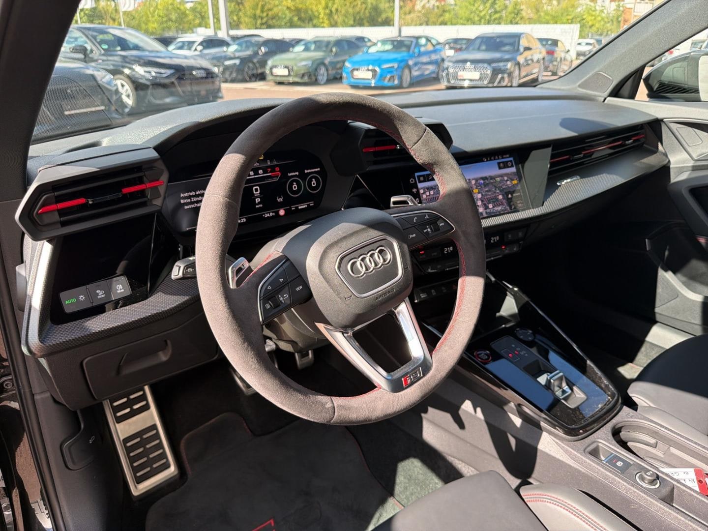 Bild über Audi RS 3 Sportback TFSI quattro S tronic - für weitere Informationen kontaktieren Sie den Audi Partner