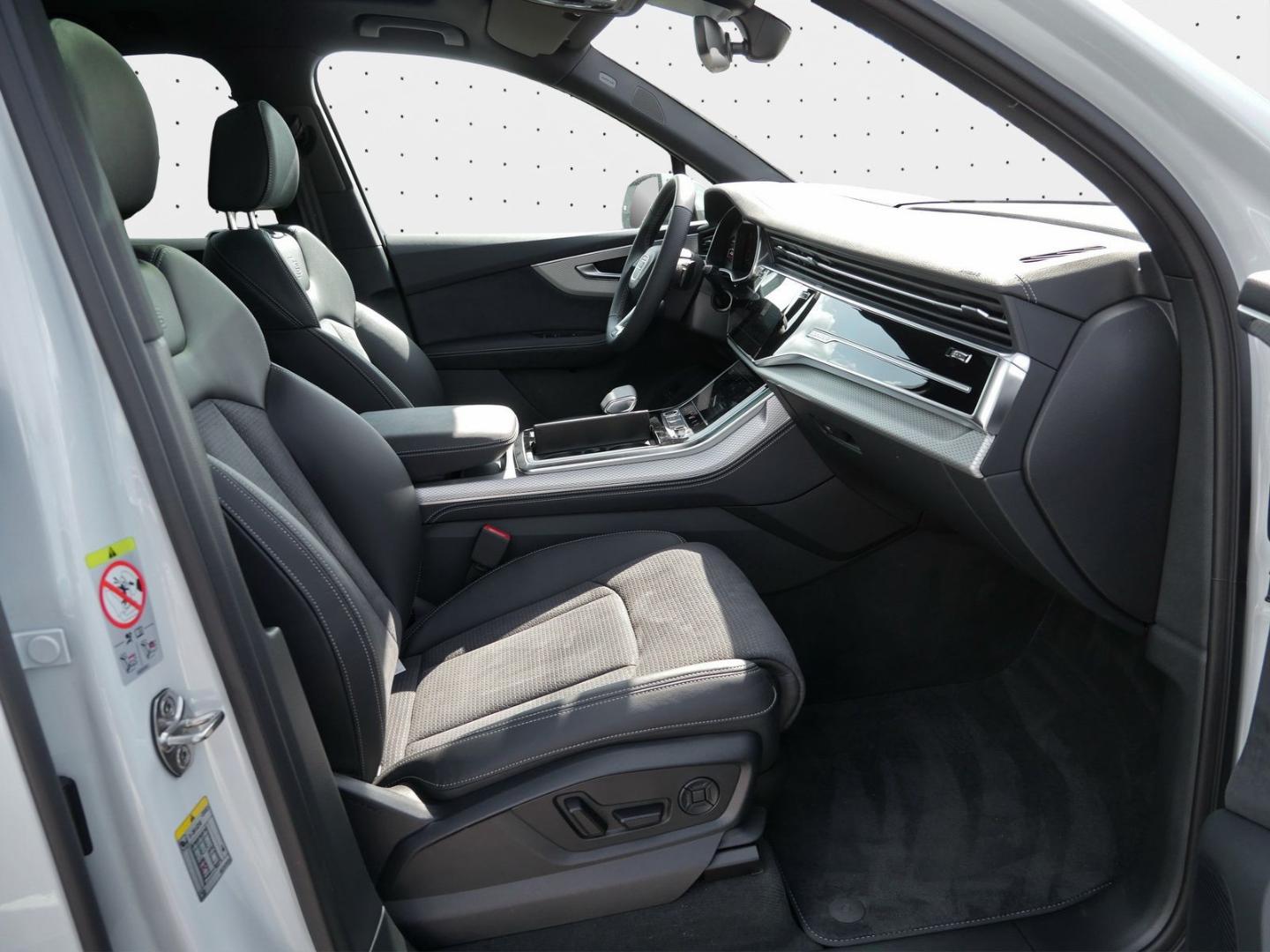 Image about Audi Q7 SUV TFSI e S line 55 TFSI e quattro tiptronic
