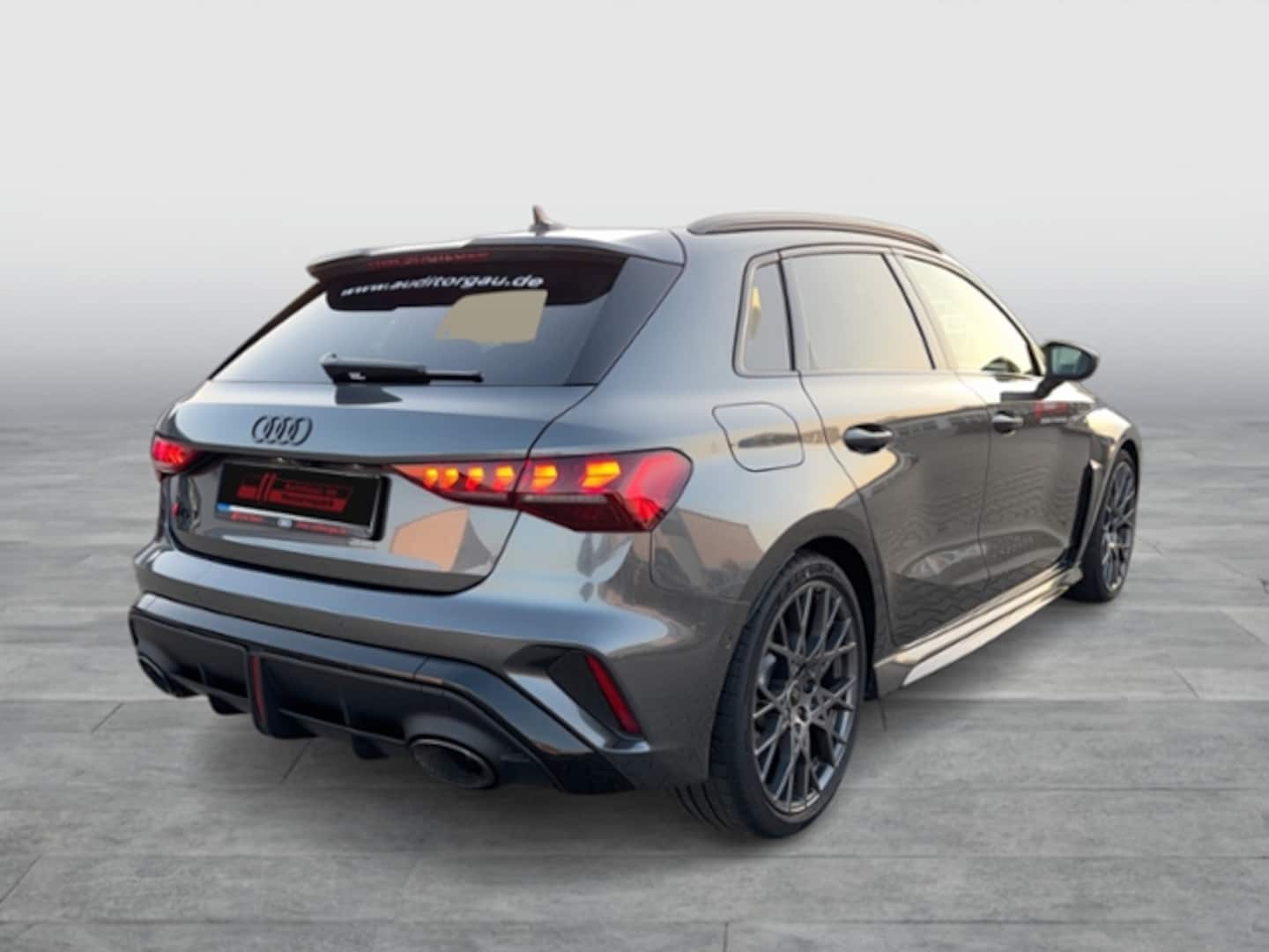Bild über Audi RS 3 Sportback TFSI quattro 294 kW S tronic - für weitere Informationen kontaktieren Sie den Audi Partner