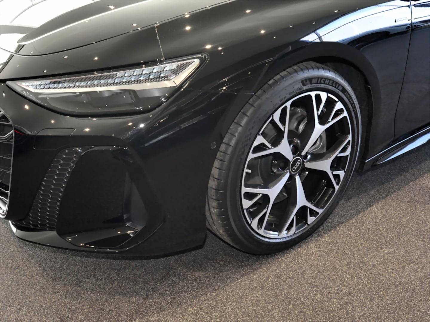 Bild über Audi A6 Avant e-hybrid e-hybrid quattro 220 kW S tronic - für weitere Informationen kontaktieren Sie den Audi Partner