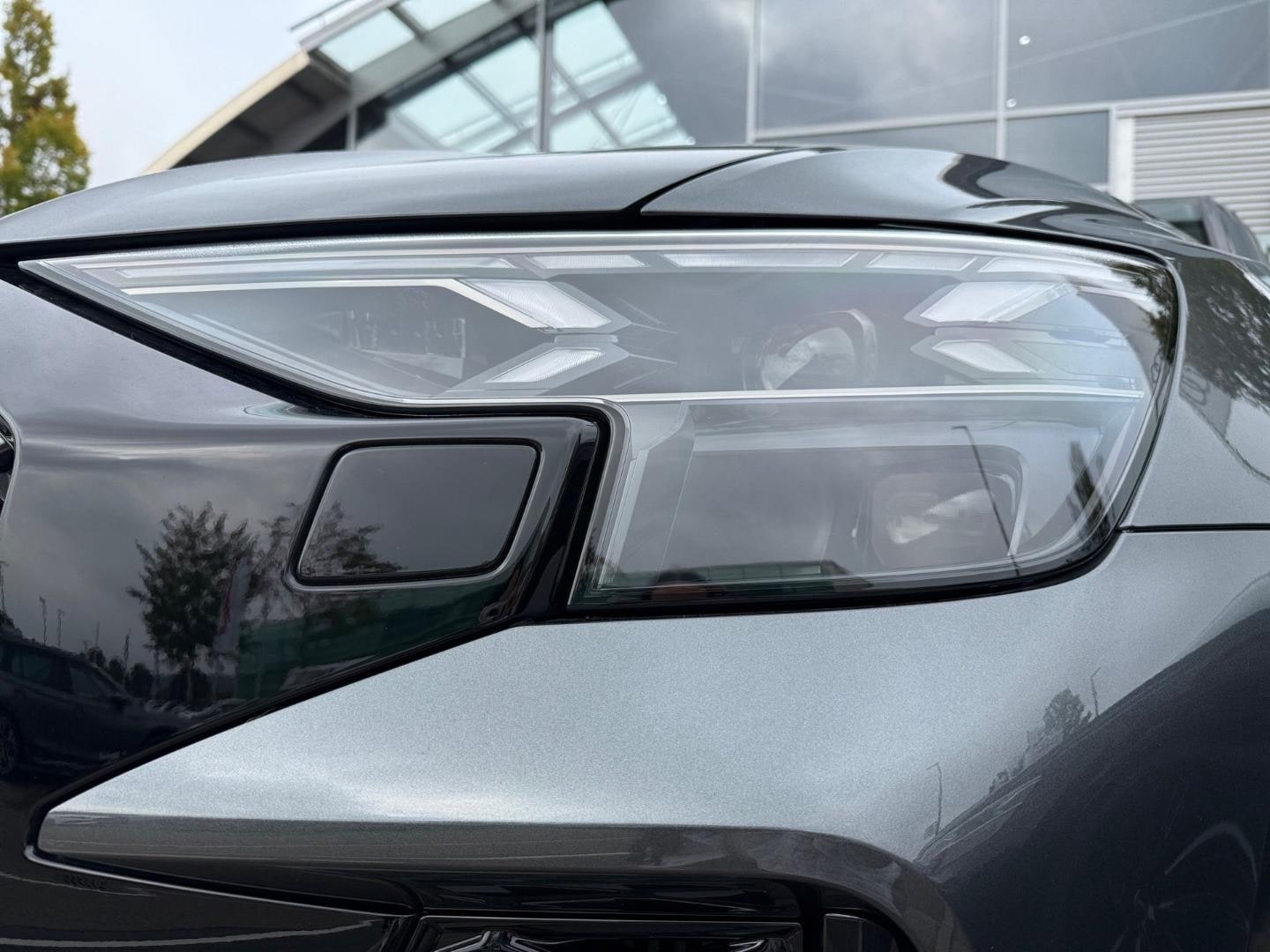 Bild über Audi RS Q8 SUV TFSI quattro 441 kW tiptronic - für weitere Informationen kontaktieren Sie den Audi Partner
