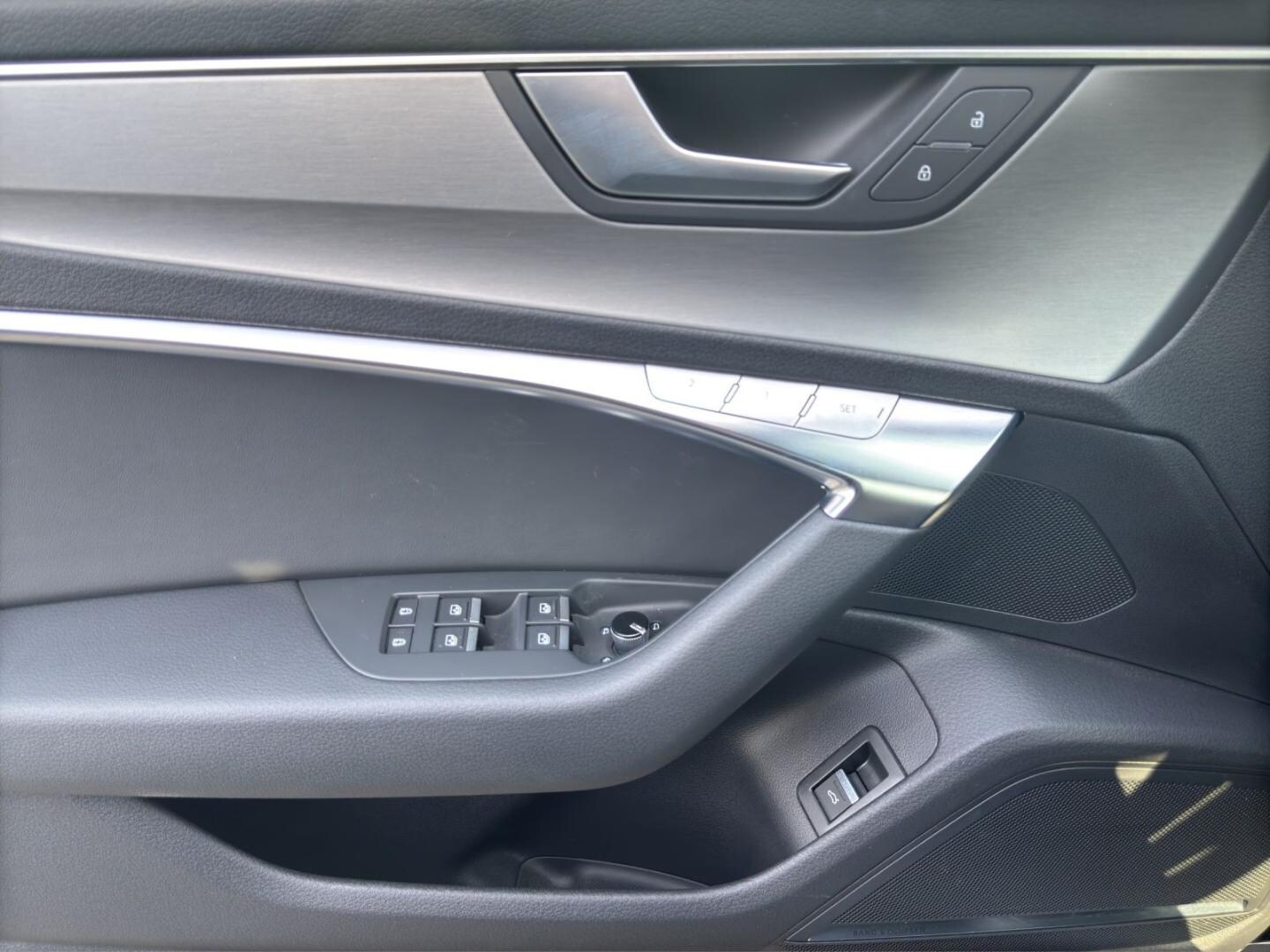 Bild über Audi S6 Avant S6 Avant TDI 253(344) kW(PS) tiptronic - für weitere Informationen kontaktieren Sie den Audi Partner