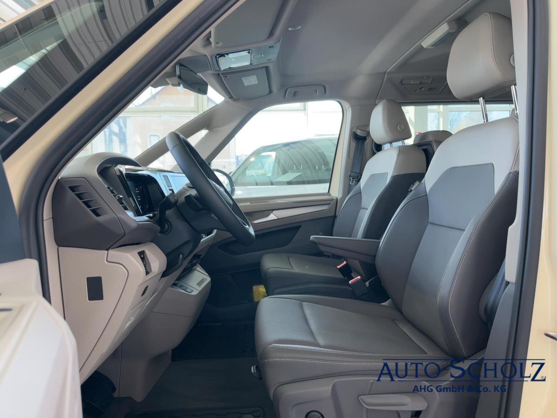 Volkswagen Multivan Langversion Basis-Modell