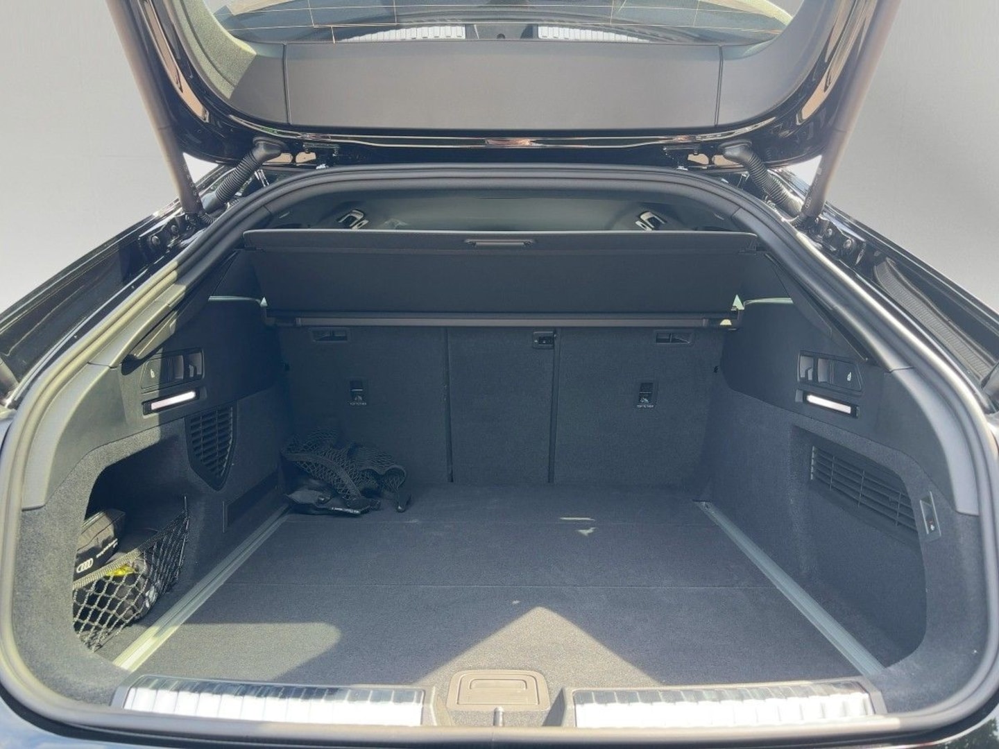 Bild über Audi A6 Avant TDI quattro 150 kW S tronic - für weitere Informationen kontaktieren Sie den Audi Partner