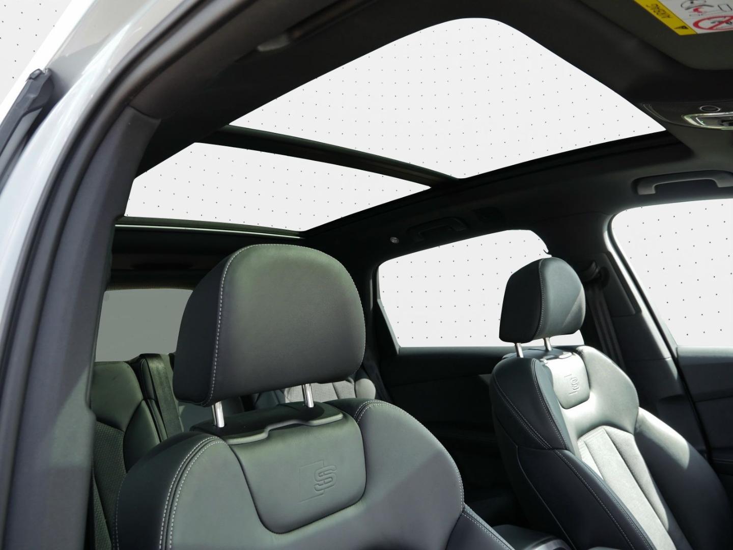 Image about Audi Q7 SUV TFSI e S line 55 TFSI e quattro tiptronic