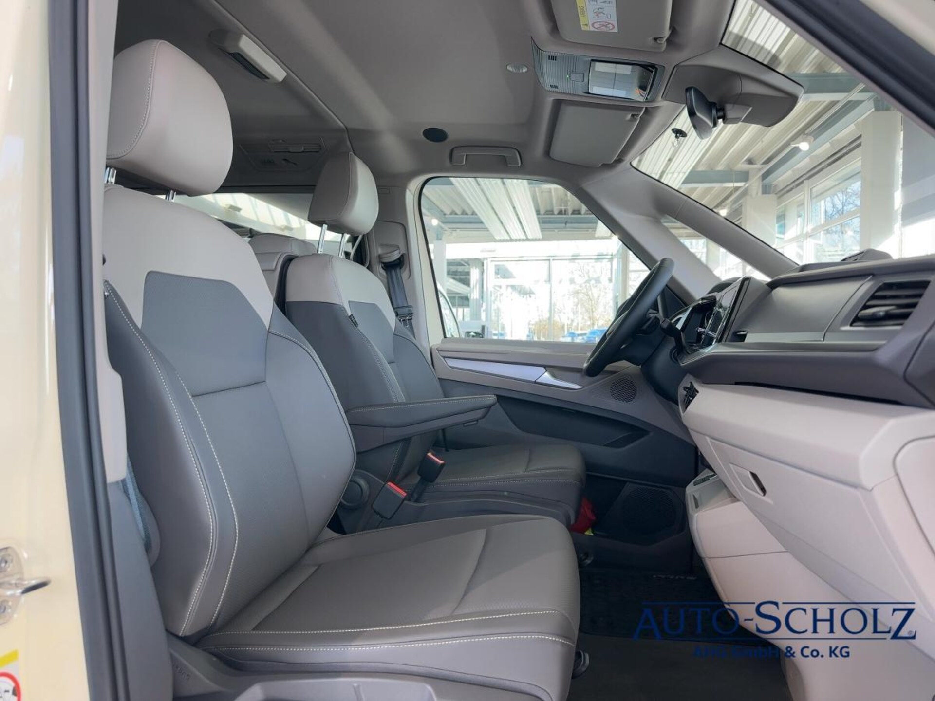 Volkswagen Multivan Langversion Basis-Modell