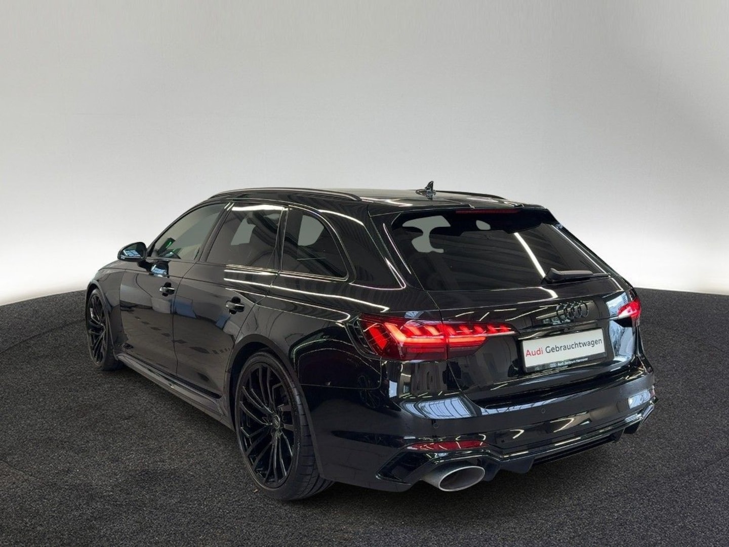 Bild über Audi RS 4 Avant TFSI quattro tiptronic - für weitere Informationen kontaktieren Sie den Audi Partner