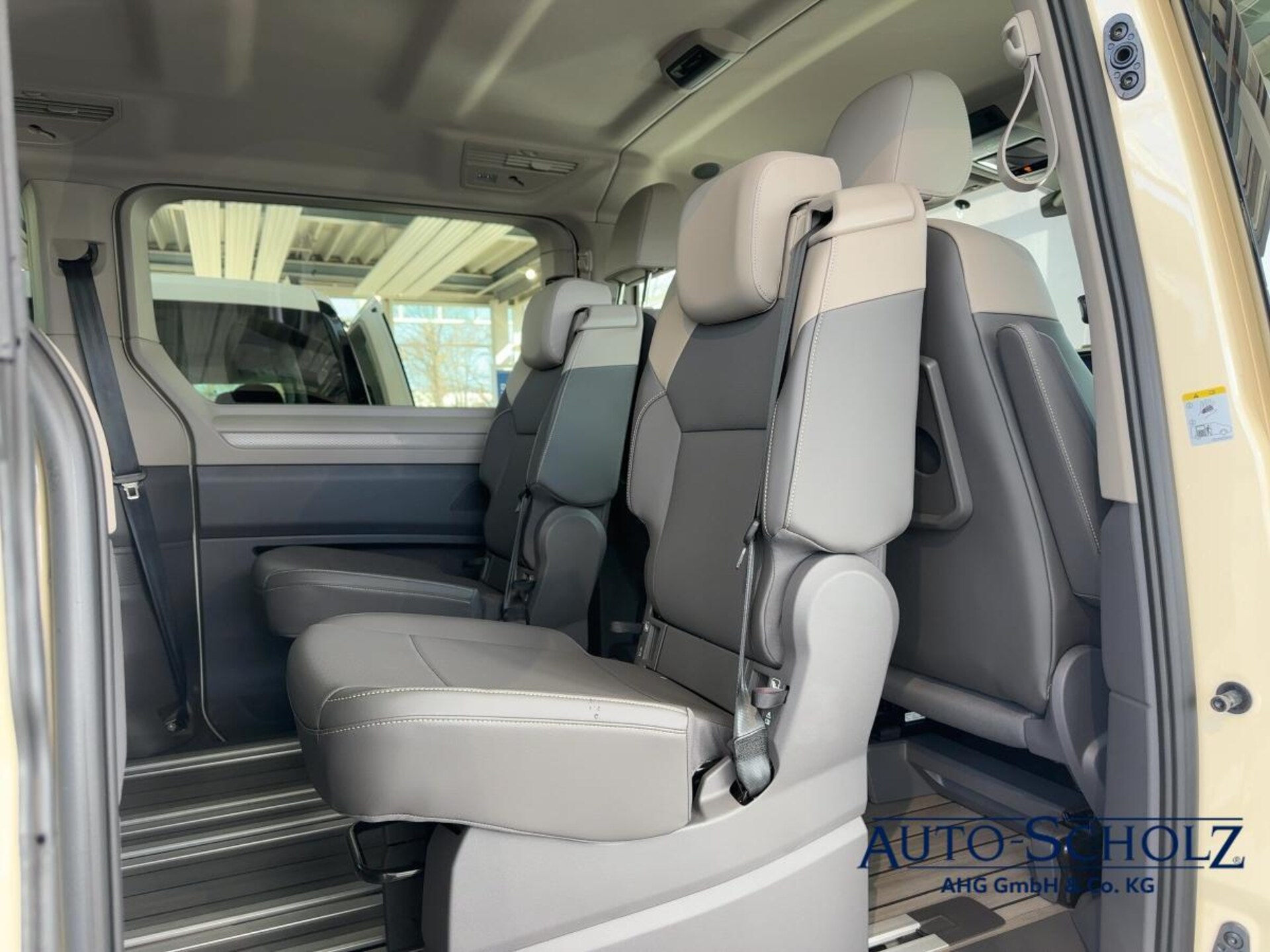 Volkswagen Multivan Langversion Basis-Modell