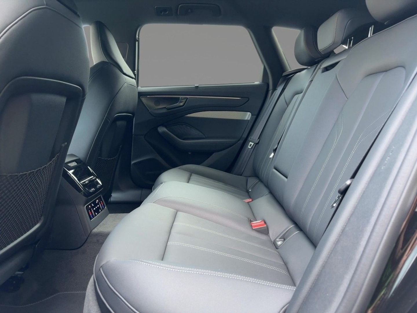 Bild über Audi A6 Avant TDI quattro 150 kW S tronic - für weitere Informationen kontaktieren Sie den Audi Partner