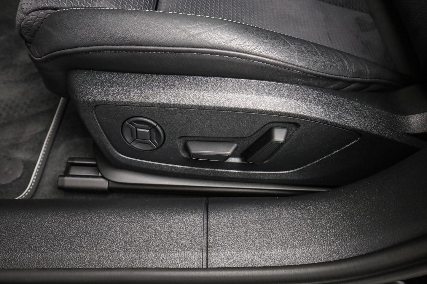 Bild über Audi S6 Limousine TDI quattro tiptronic - für weitere Informationen kontaktieren Sie den Audi Partner